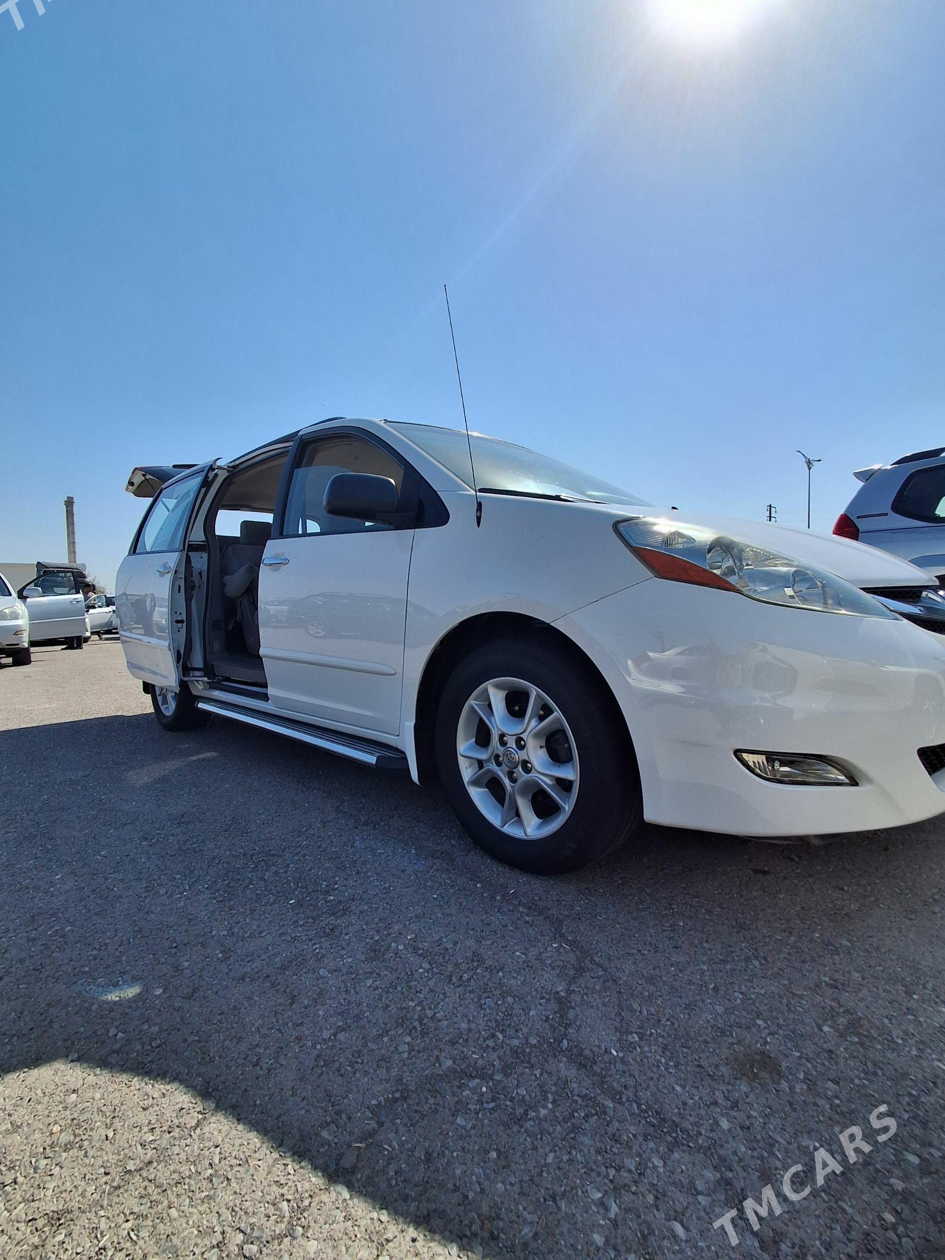 Toyota Sienna 2007 - 275 000 TMT - Гурбансолтан Едже - img 1