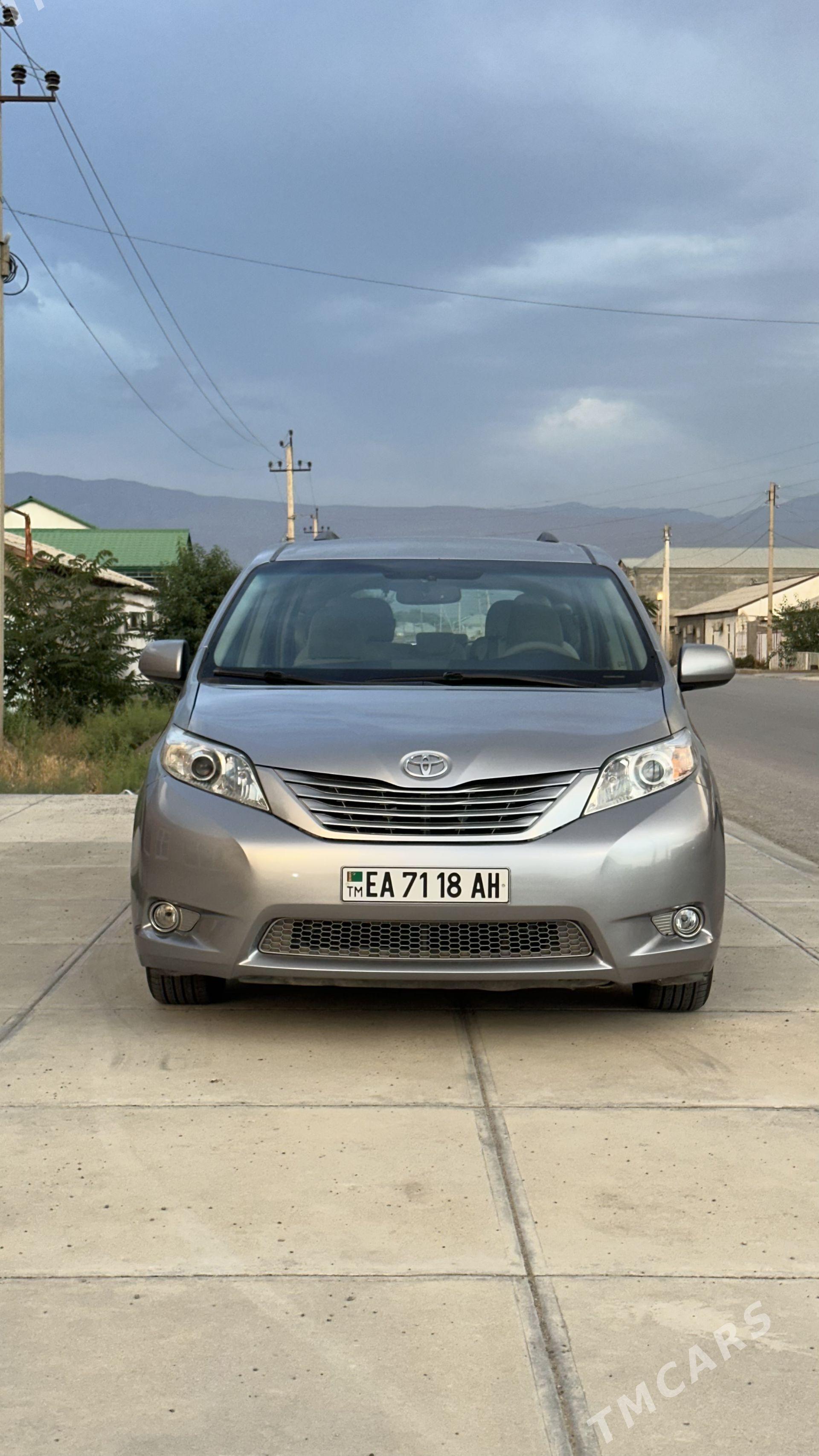 Toyota Sienna 2012 - 305 000 TMT - Бахарден - img 1