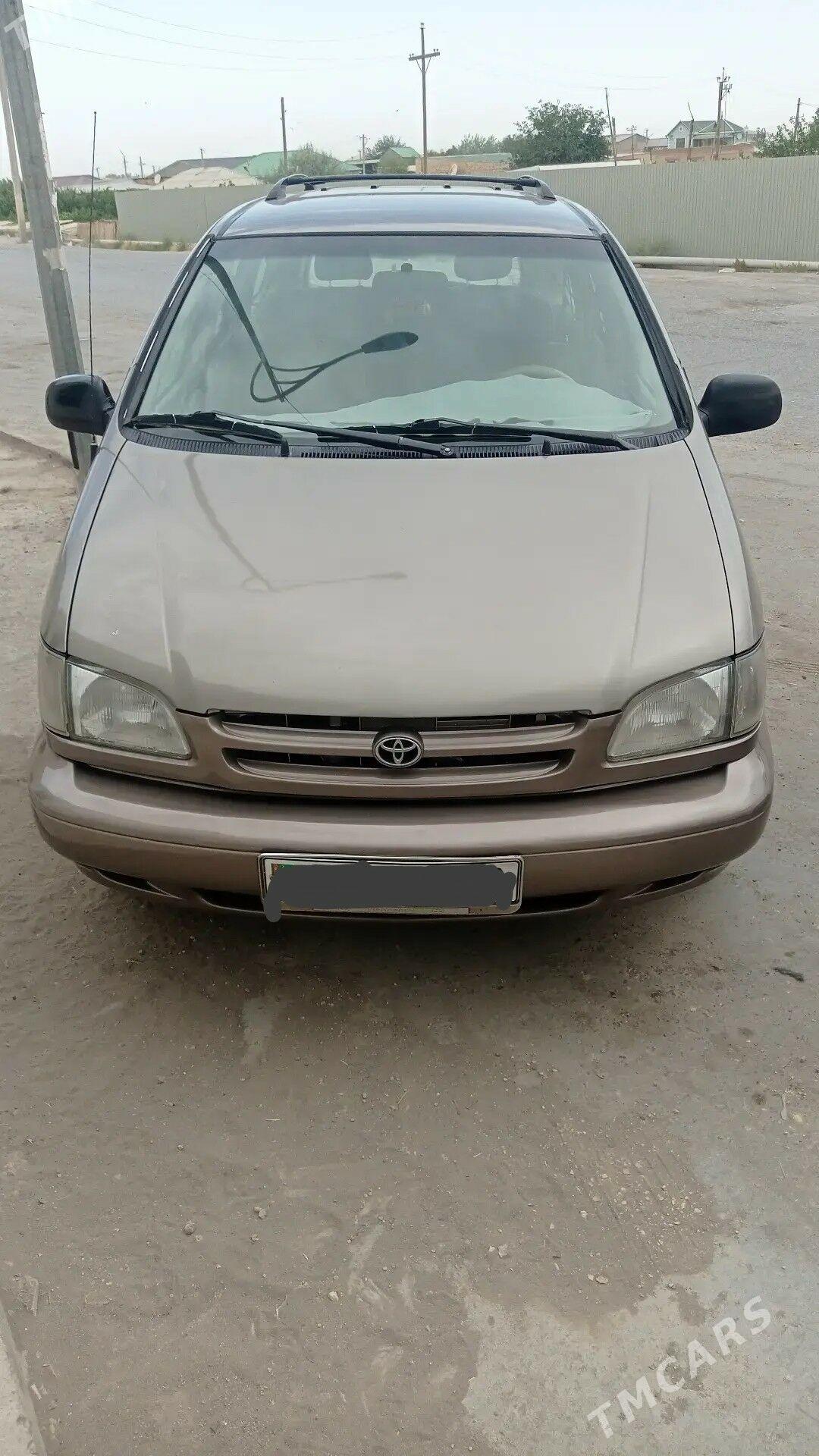 Toyota Sienna 1999 - 165 000 TMT - Туркменабат - img 1