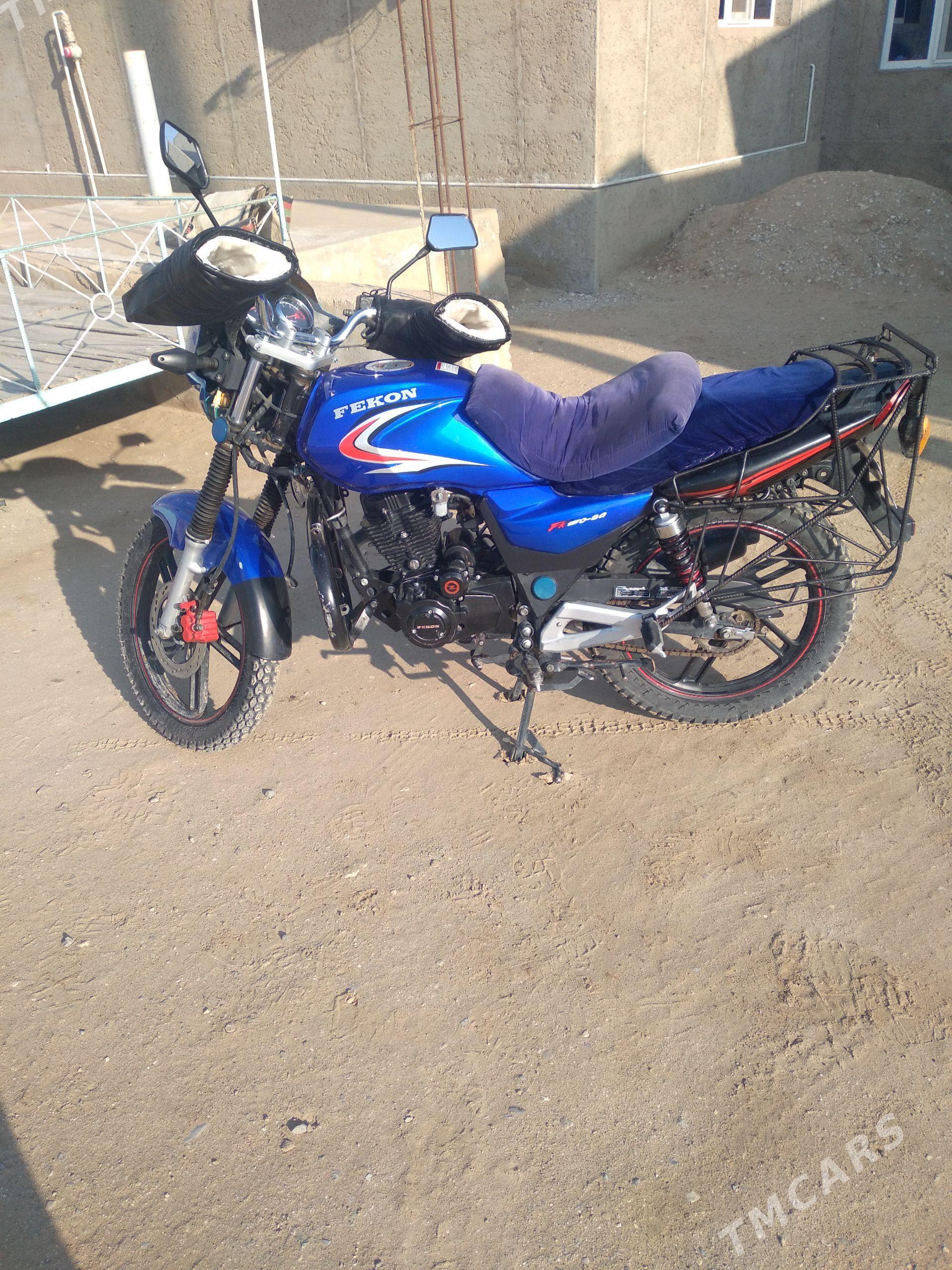 Fekon FK150-8G 2014 - 18 000 TMT - Гумдаг - img 1