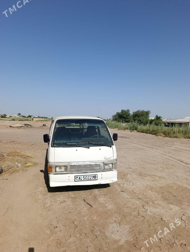 Nissan Urvan 1994 - 45 000 TMT - Ёлётен - img 1