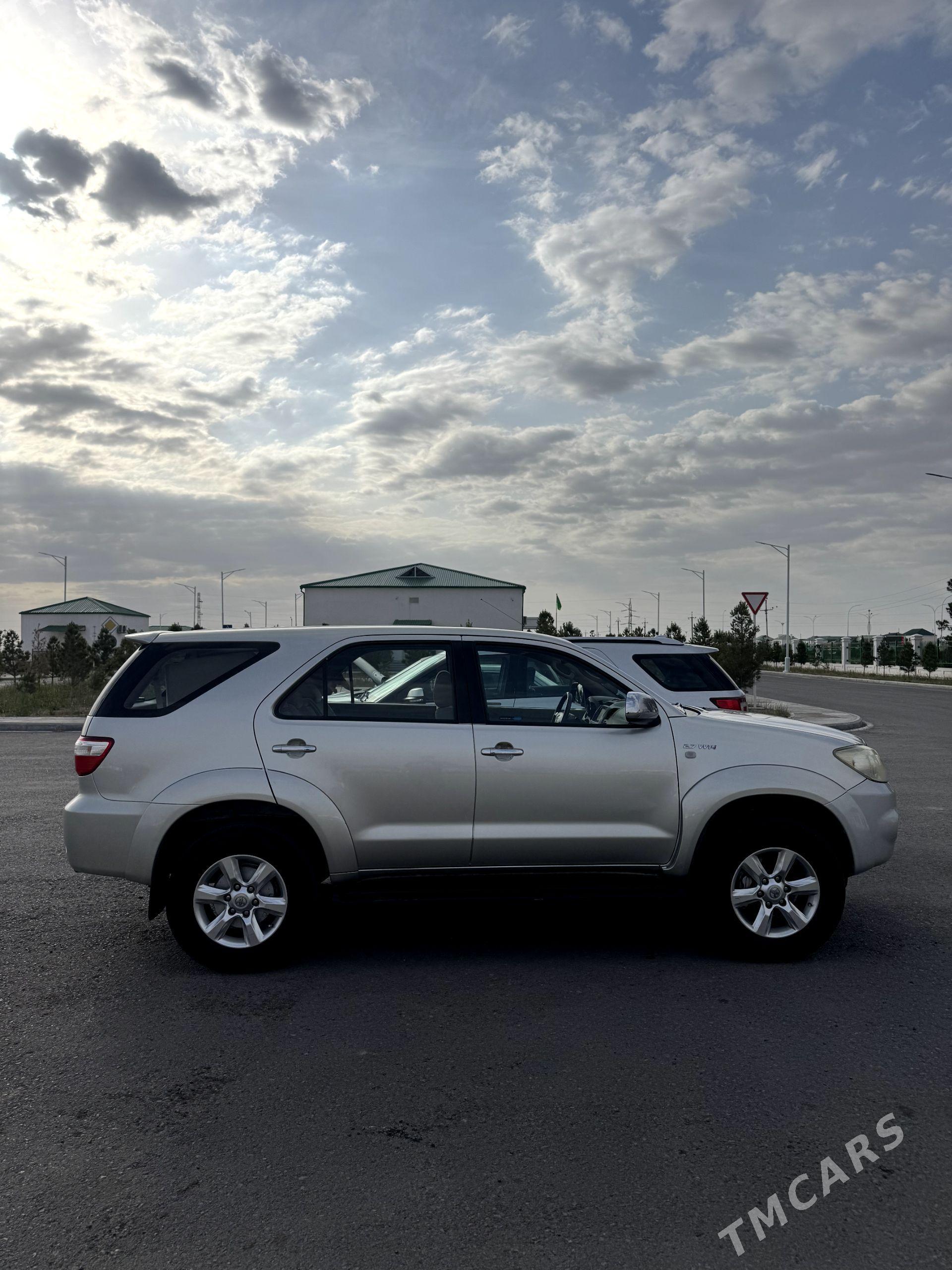 Toyota Fortuner 2010 - 345 000 TMT - Balkanabat - img 1