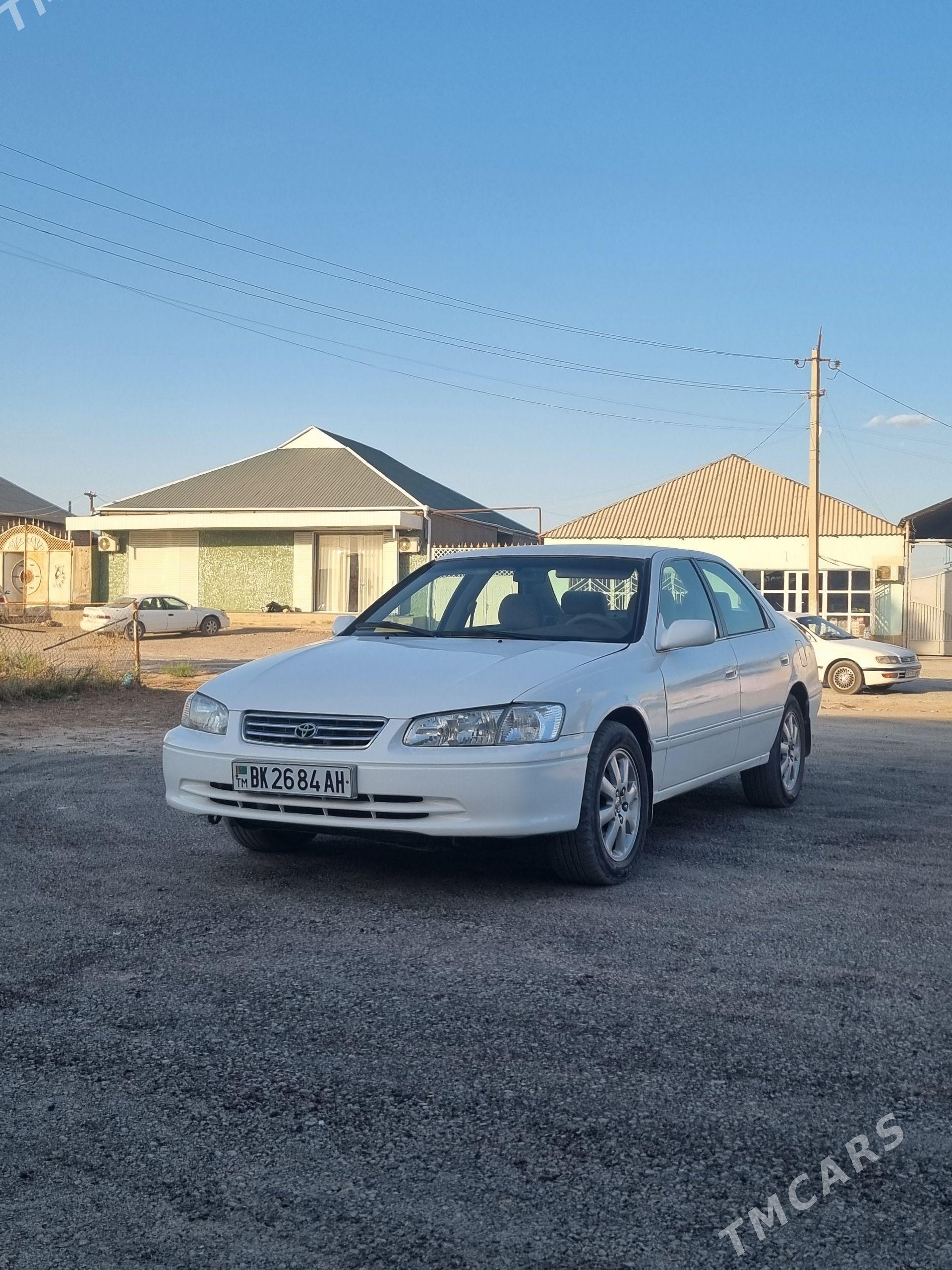Toyota Camry 2000 - 148 000 TMT - Теджен - img 1