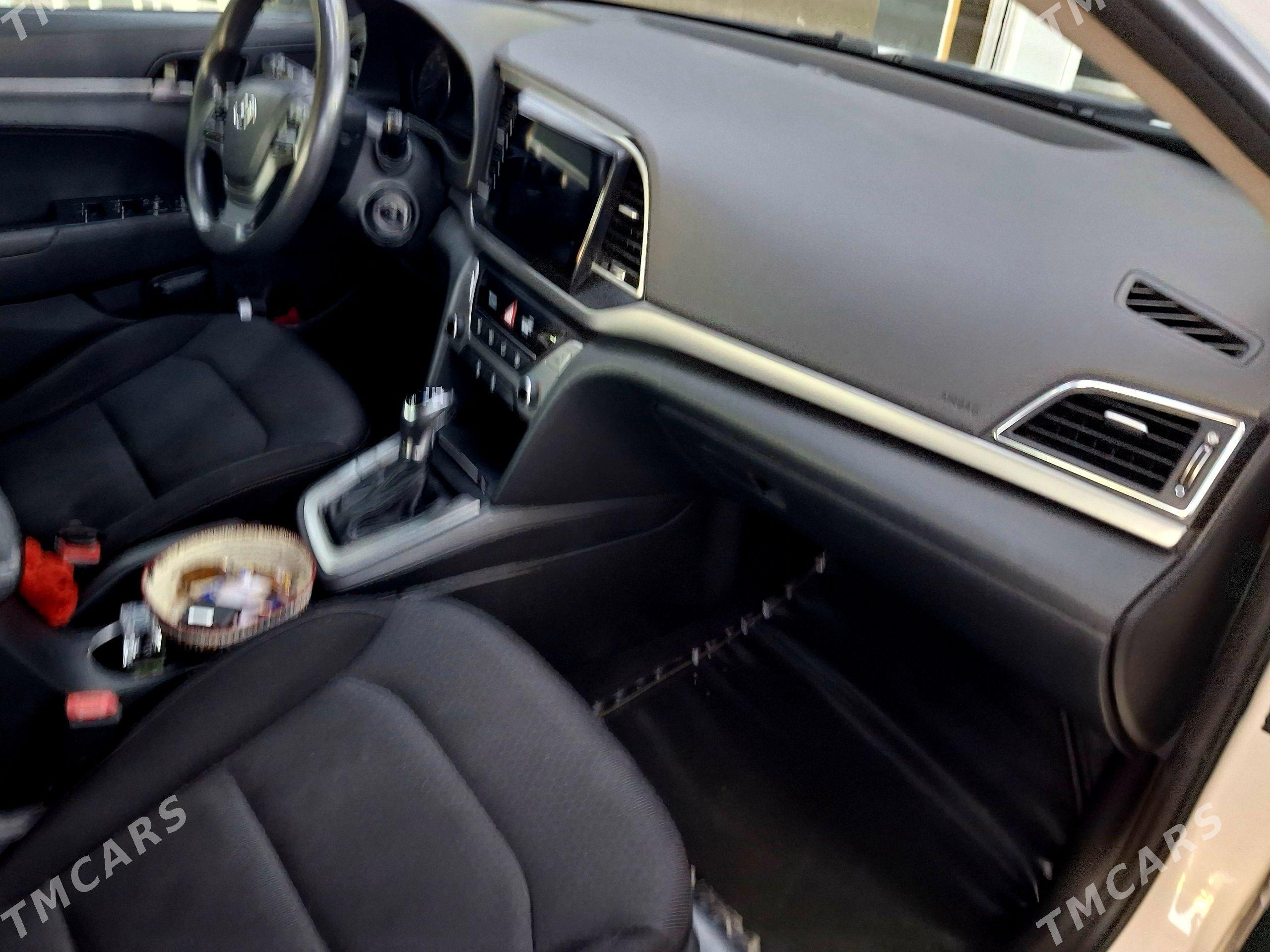 Hyundai Elantra 2018 - 200 000 TMT - Гёкдже - img 1