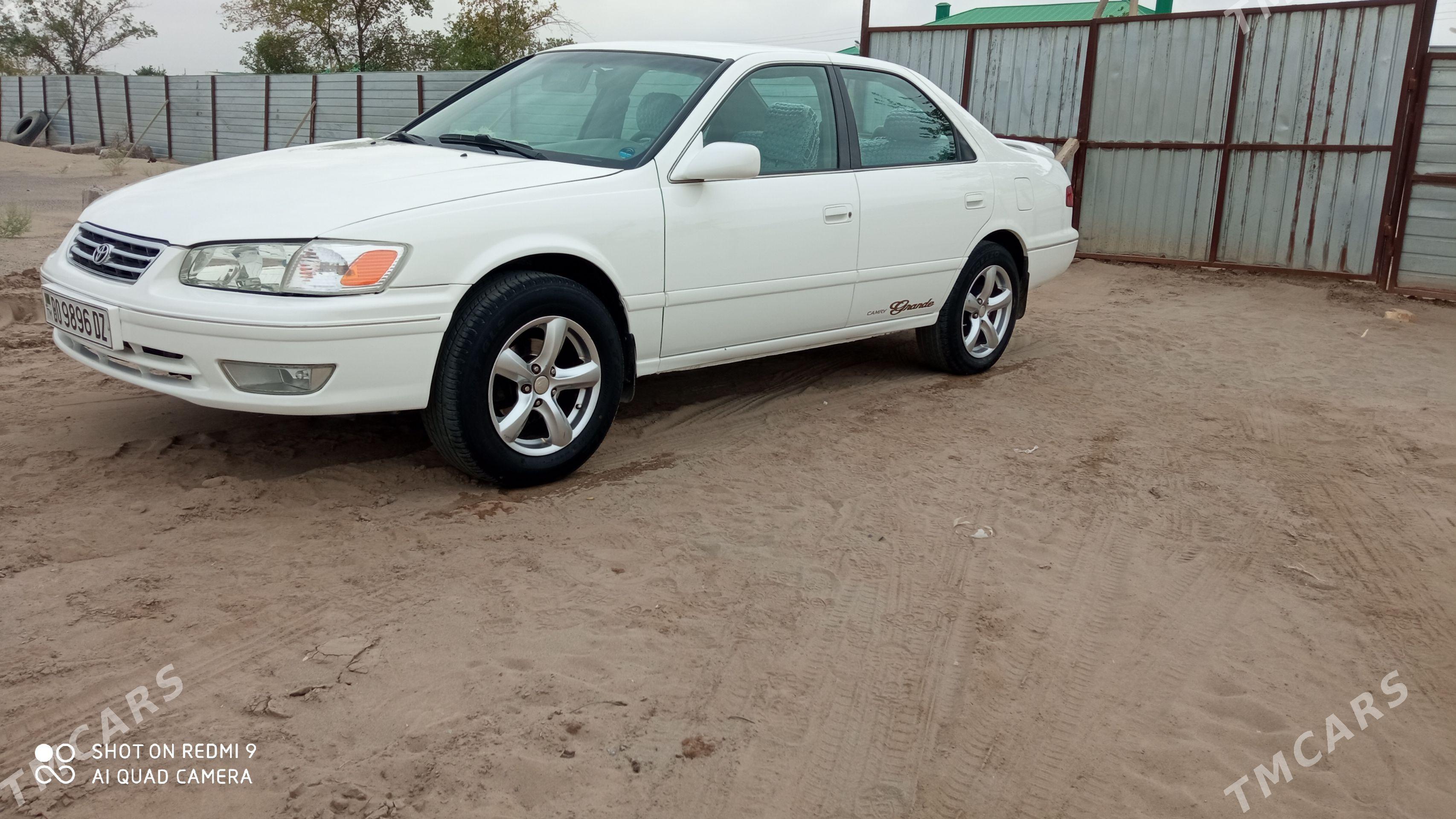 Toyota Camry 2001 - 250 000 TMT - Дашогуз - img 1