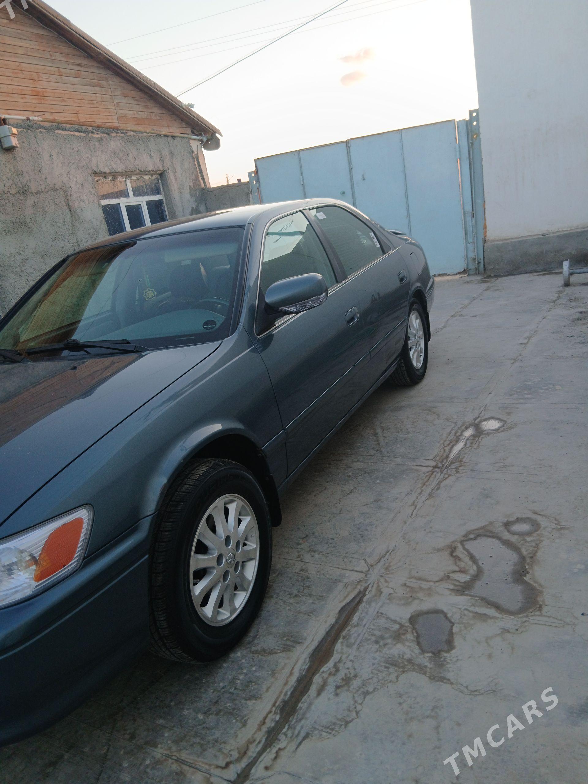 Toyota Camry 2000 - 180 000 TMT - Çärjew - img 1