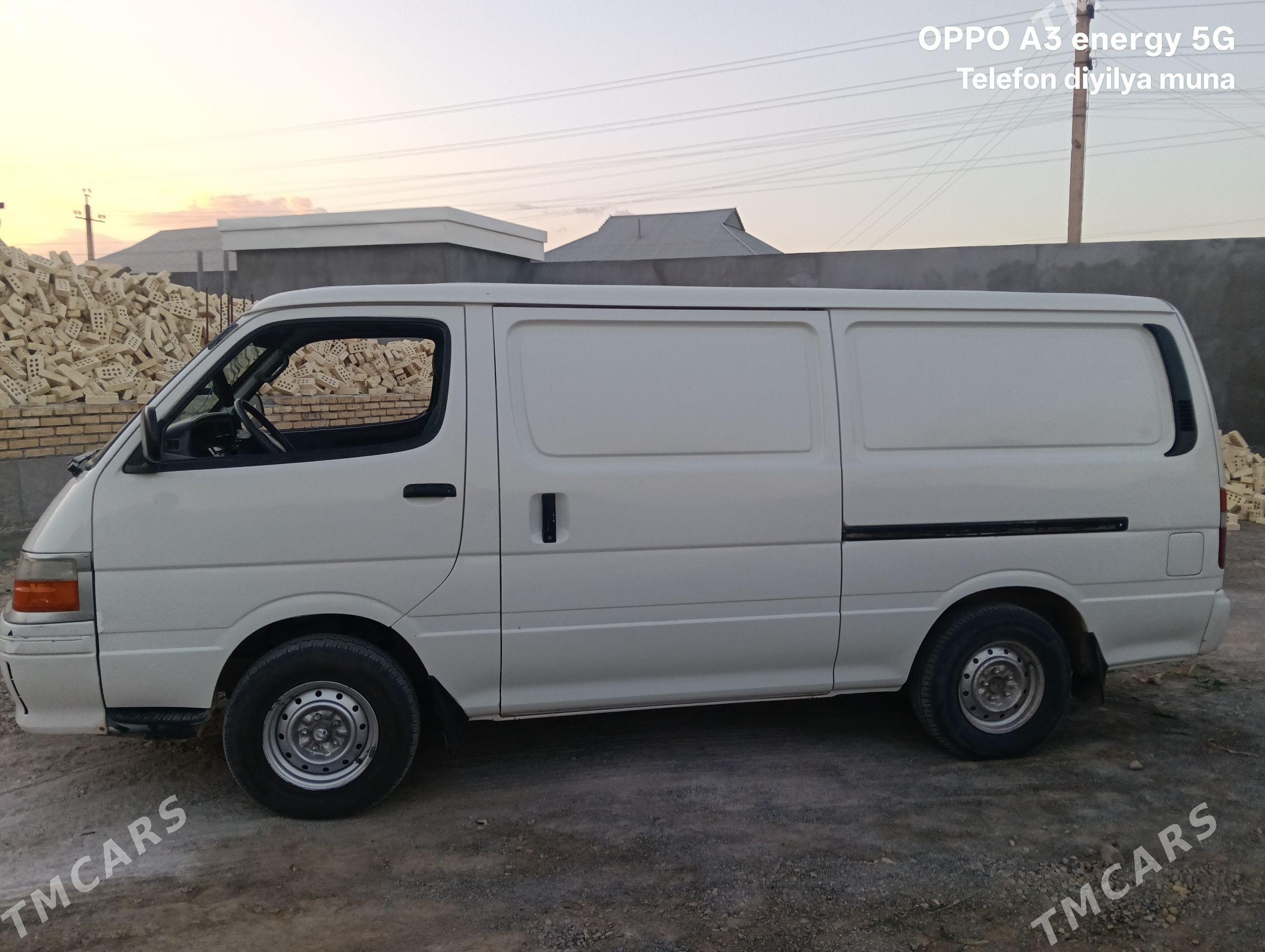 Toyota Hiace 2001 - 200 000 TMT - Mary - img 1