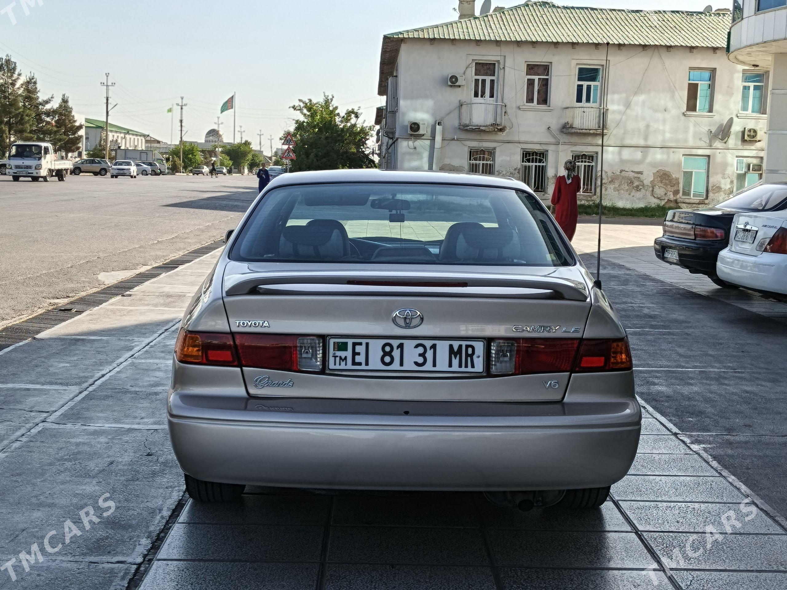 Toyota Camry 2000 - 187 000 TMT - Мары - img 1