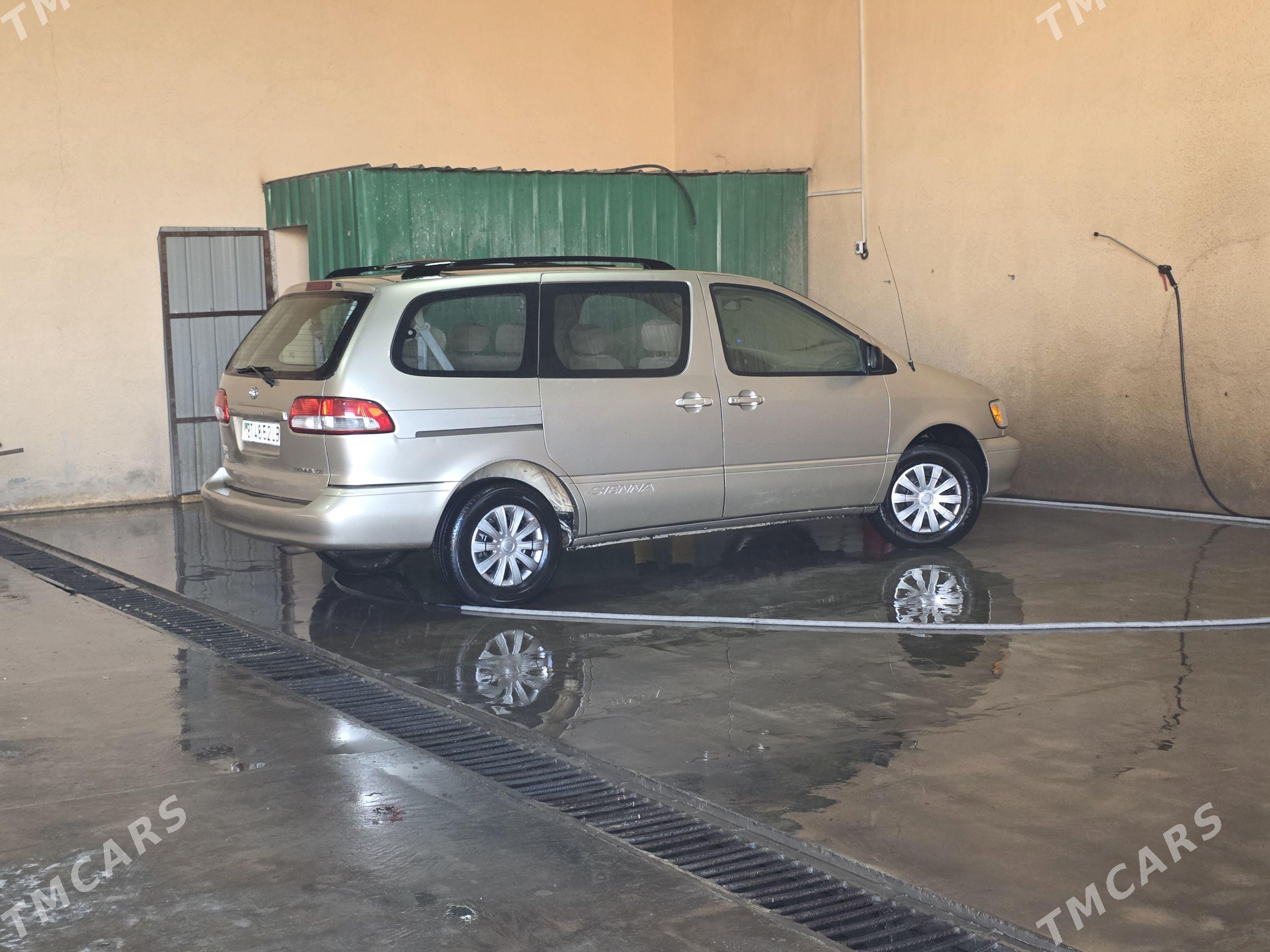 Toyota Sienna 2002 - 190 000 TMT - Туркменабат - img 1