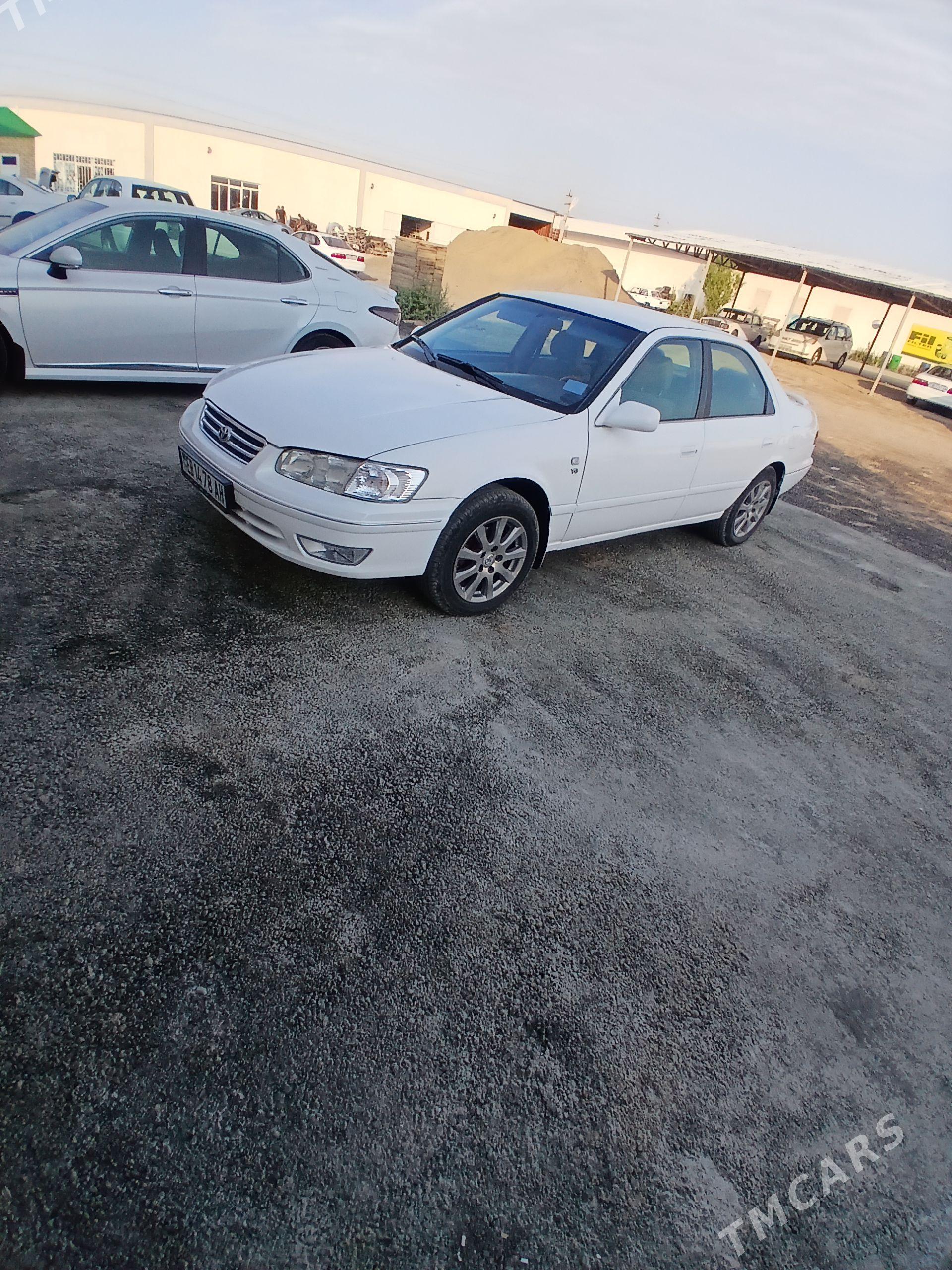Toyota Camry 2000 - 145 000 TMT - Теджен - img 1