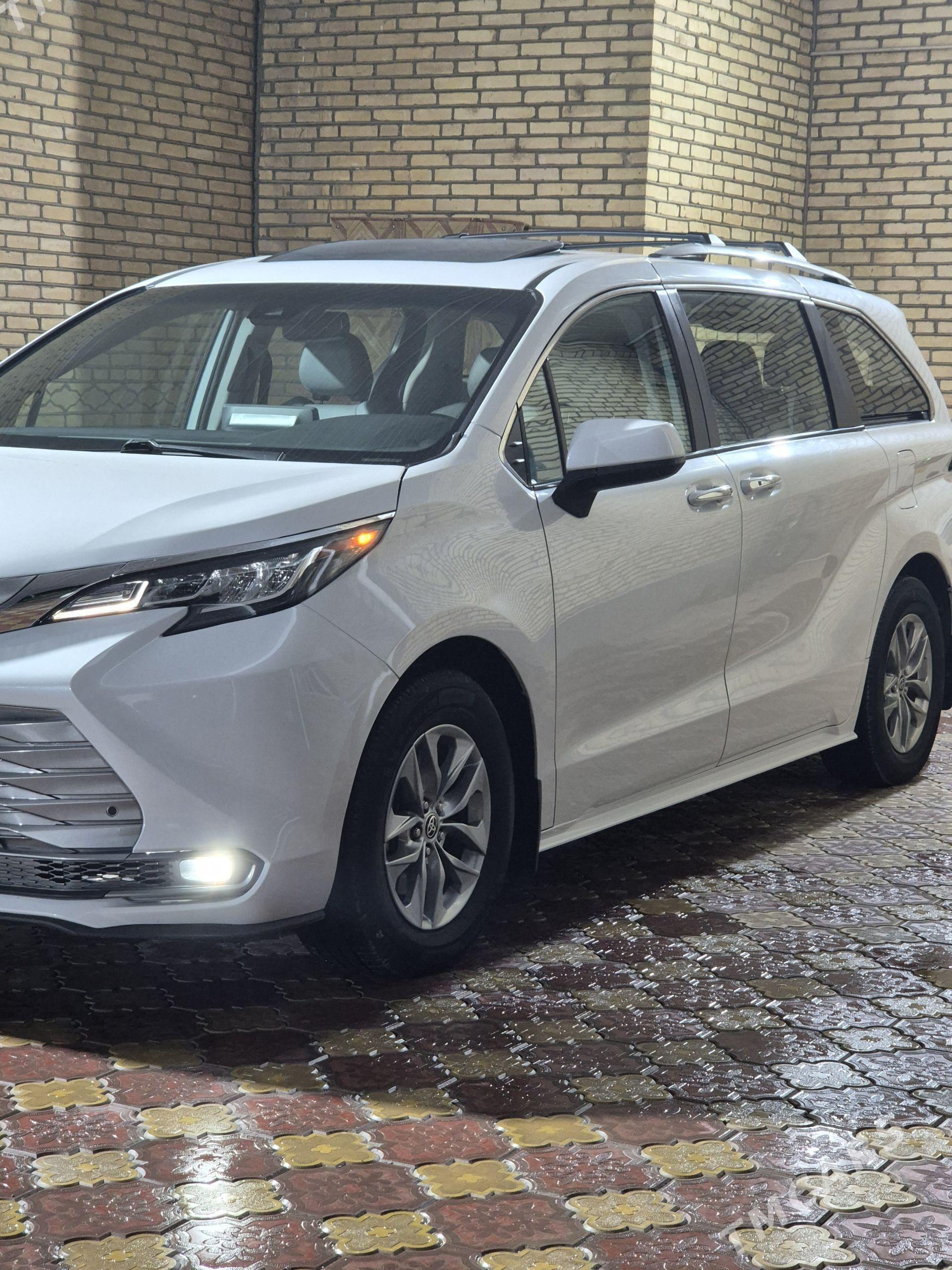Toyota Sienna 2021 - 485 000 TMT - Мары - img 1