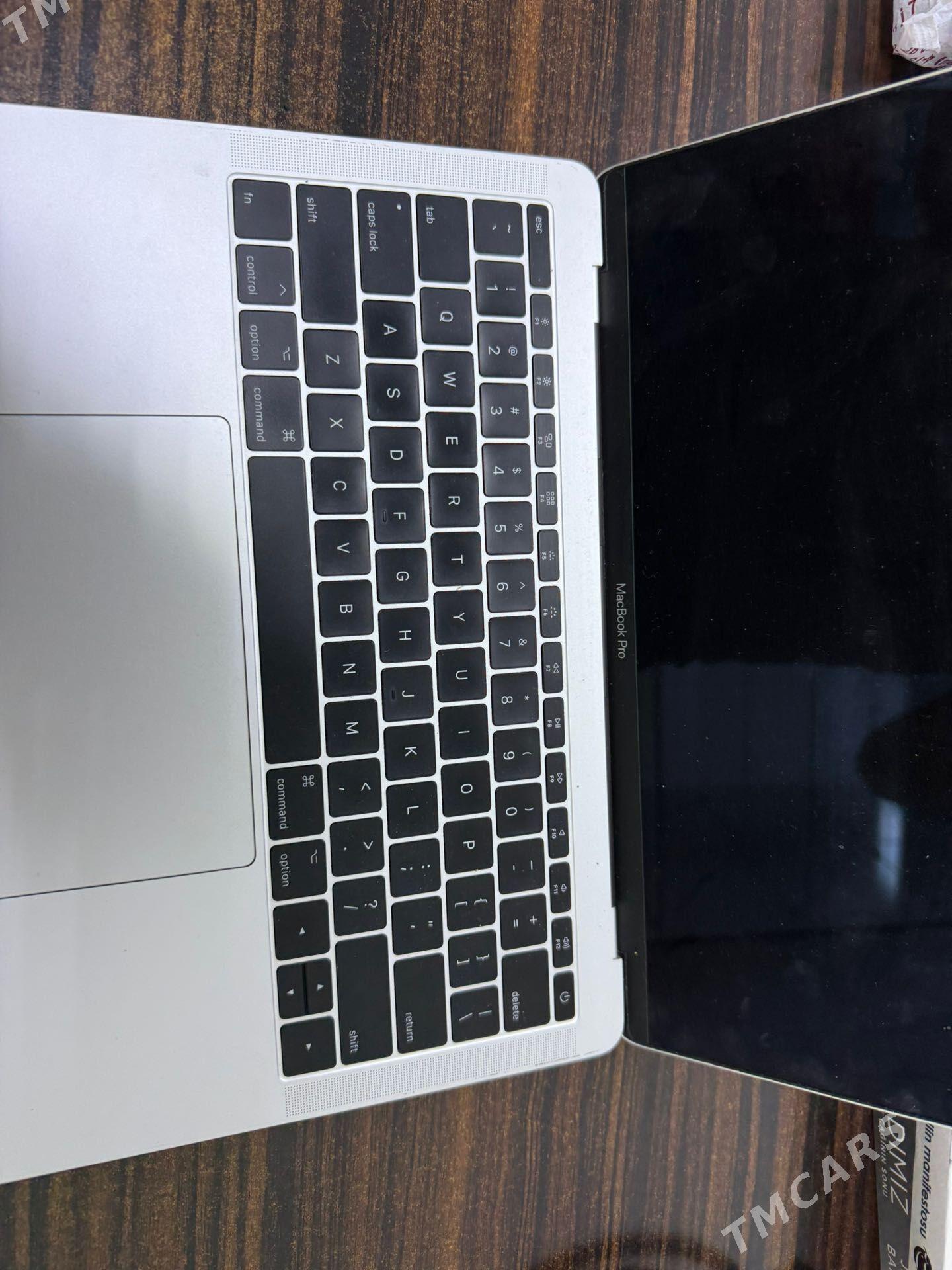 macbook pro - Mary - img 1