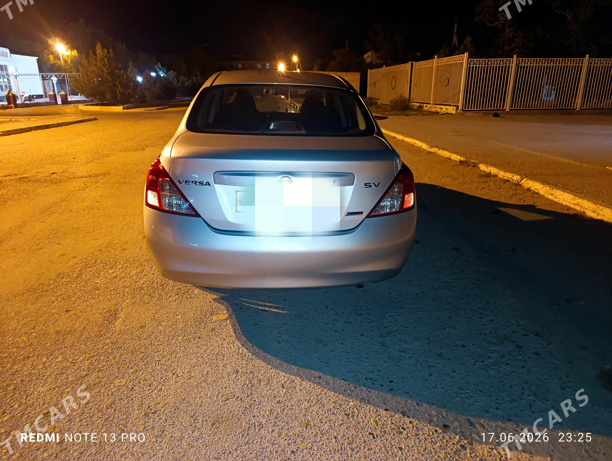 Nissan Versa 2011 - 120 000 TMT - Балканабат - img 1