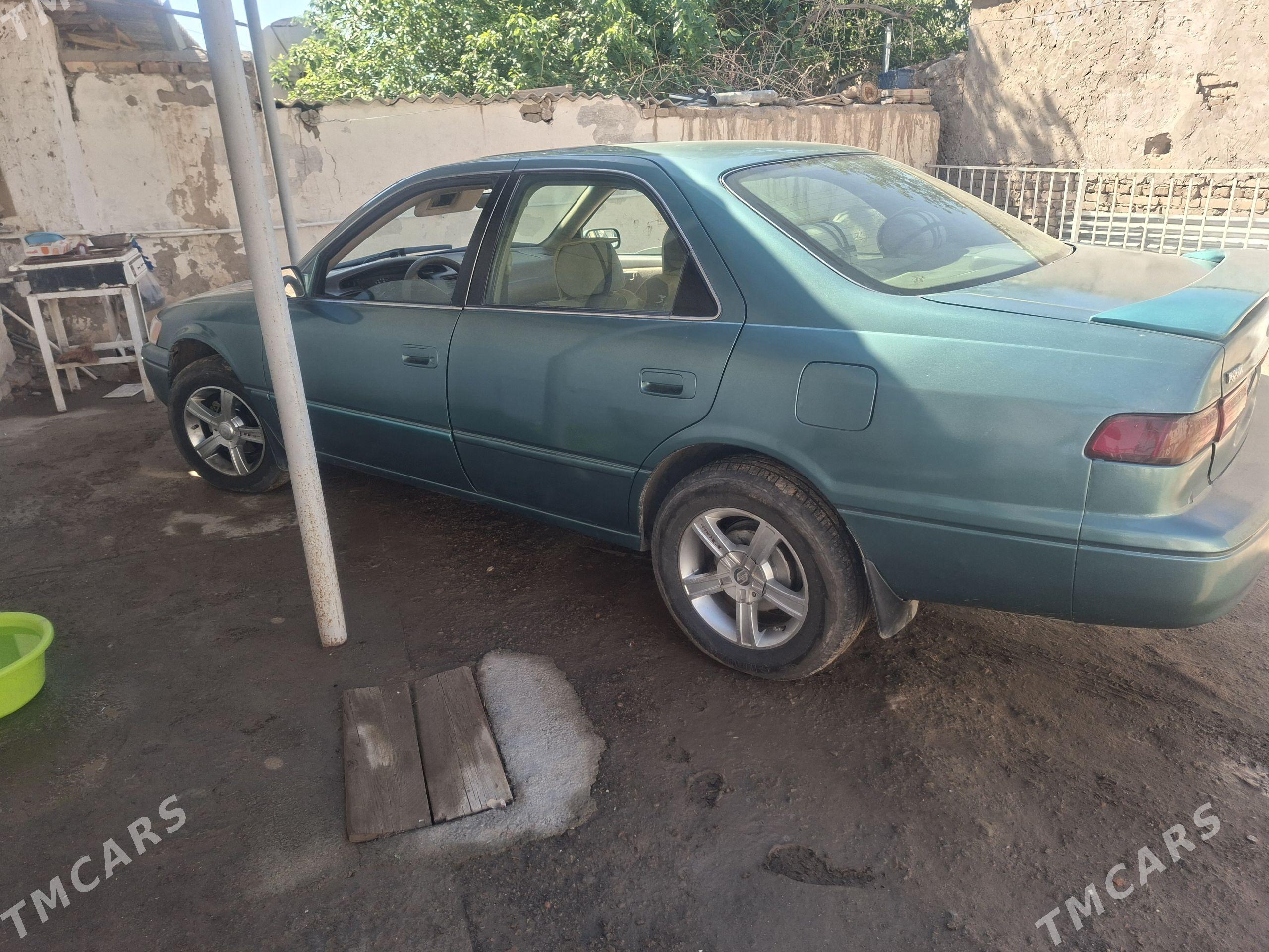 Toyota Camry 1998 - 145 000 TMT - Şabat etr. - img 1