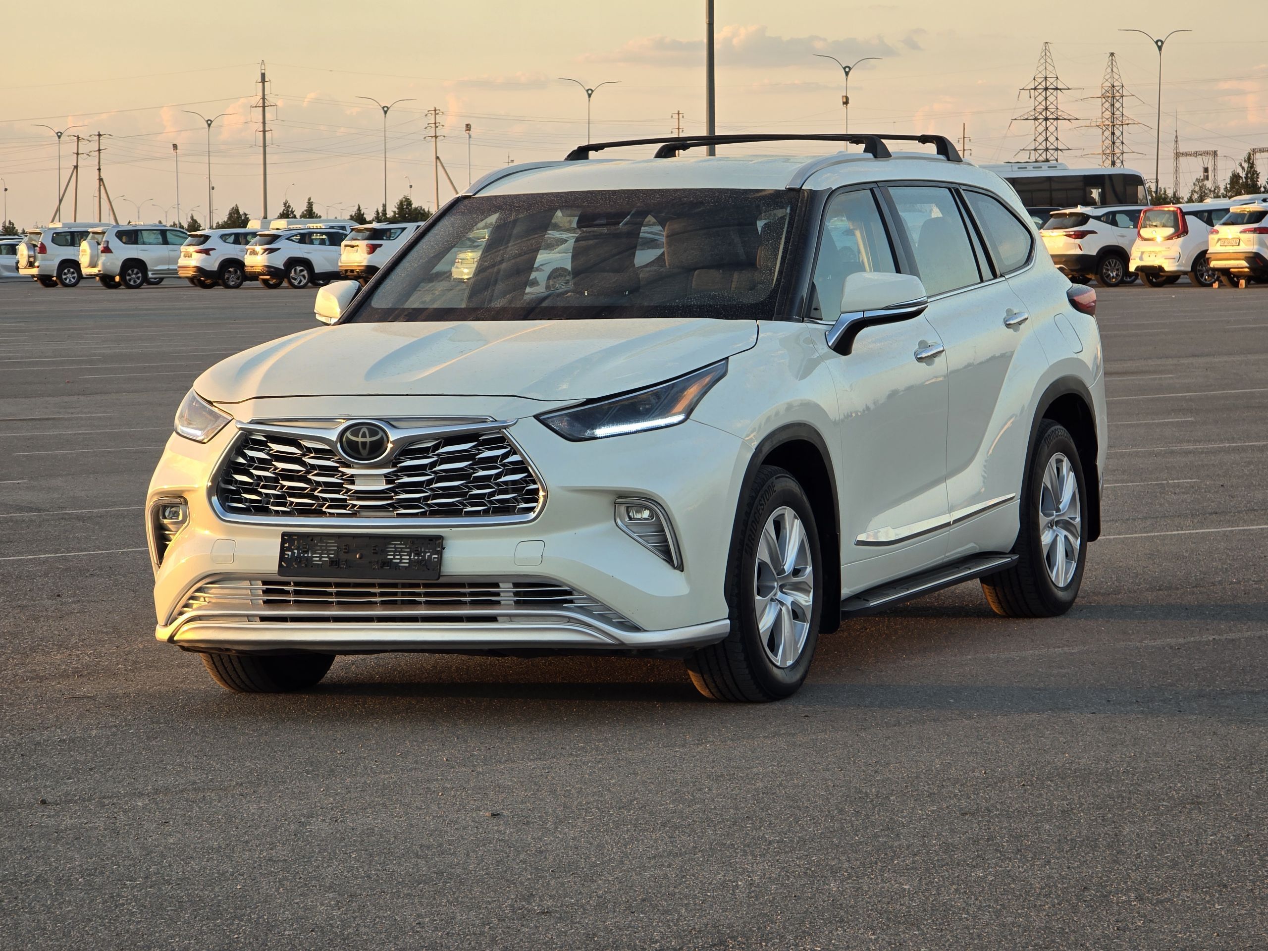 Toyota Highlander 2022 - 410 000 TMT - "Алтын Асыр" Гундогар базары ( Толкучка) - img 1