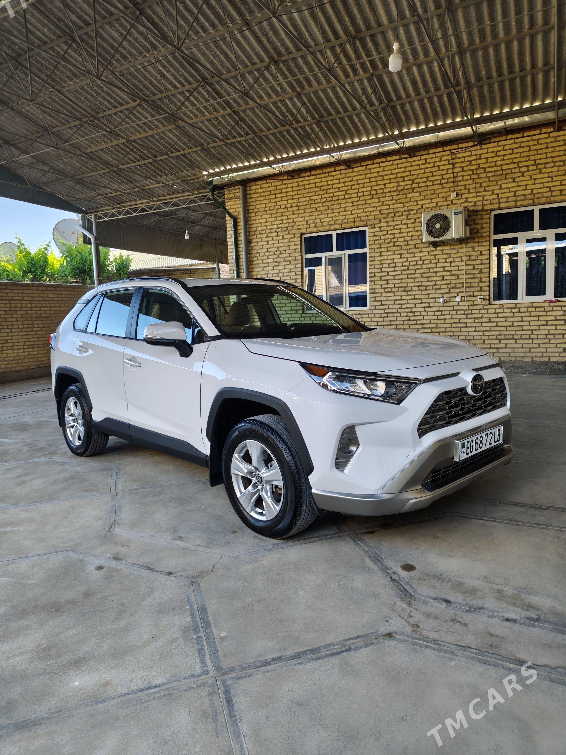 Toyota RAV4 2021 - 440 000 TMT - Saýat - img 1