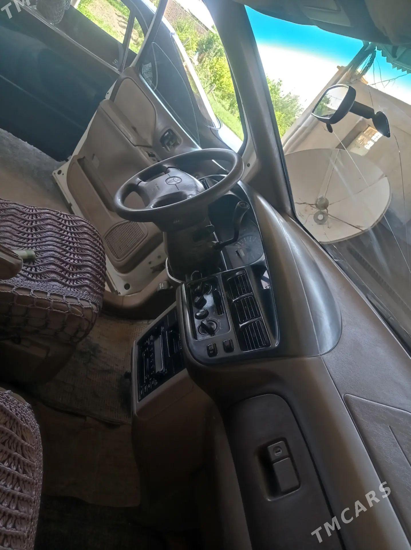 Toyota Sienna 2000 - 129 000 TMT - Мары - img 1