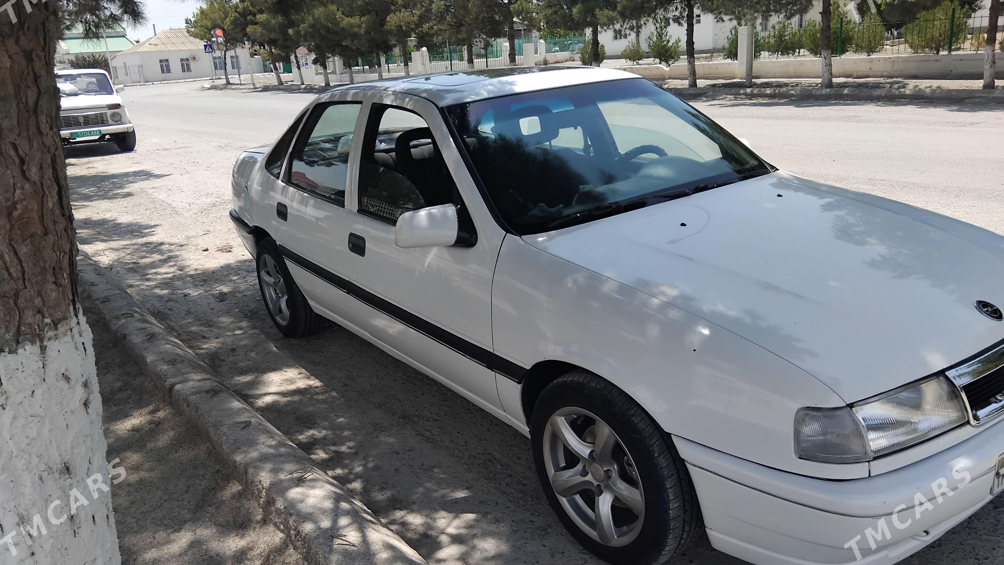 Opel Vectra 1992 - 44 000 TMT - Бахарден - img 1