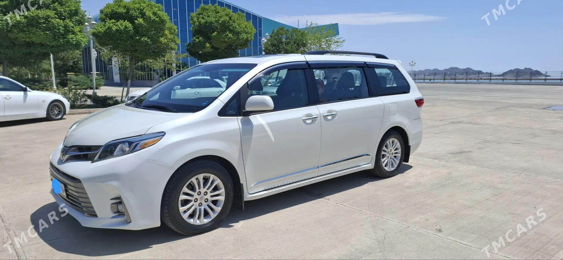 Toyota Sienna 2018 - 480 000 TMT - Туркменбаши - img 1