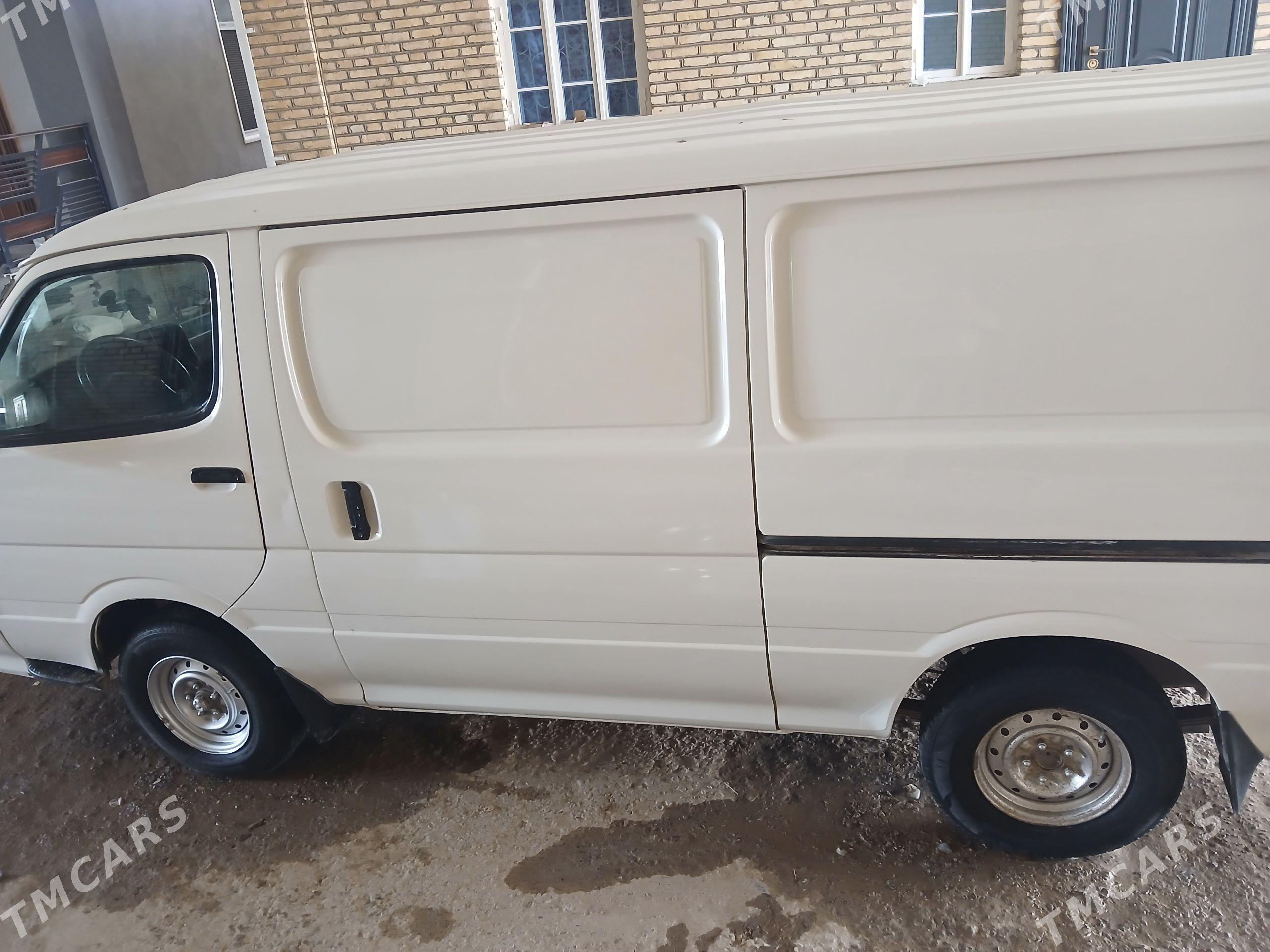 Toyota Hiace 2001 - 200 000 TMT - Мары - img 1