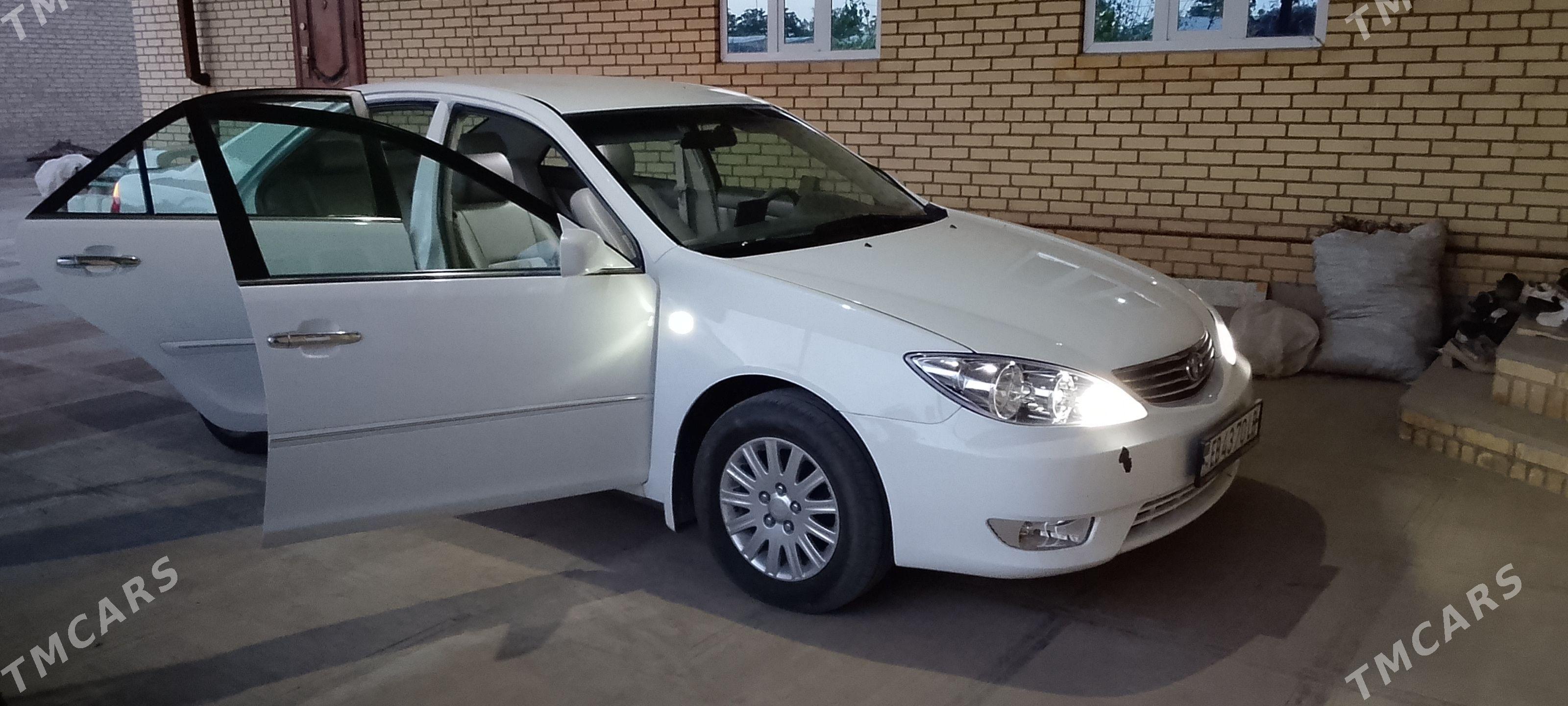 Toyota Camry 2004 - 210 000 TMT - Саят - img 1