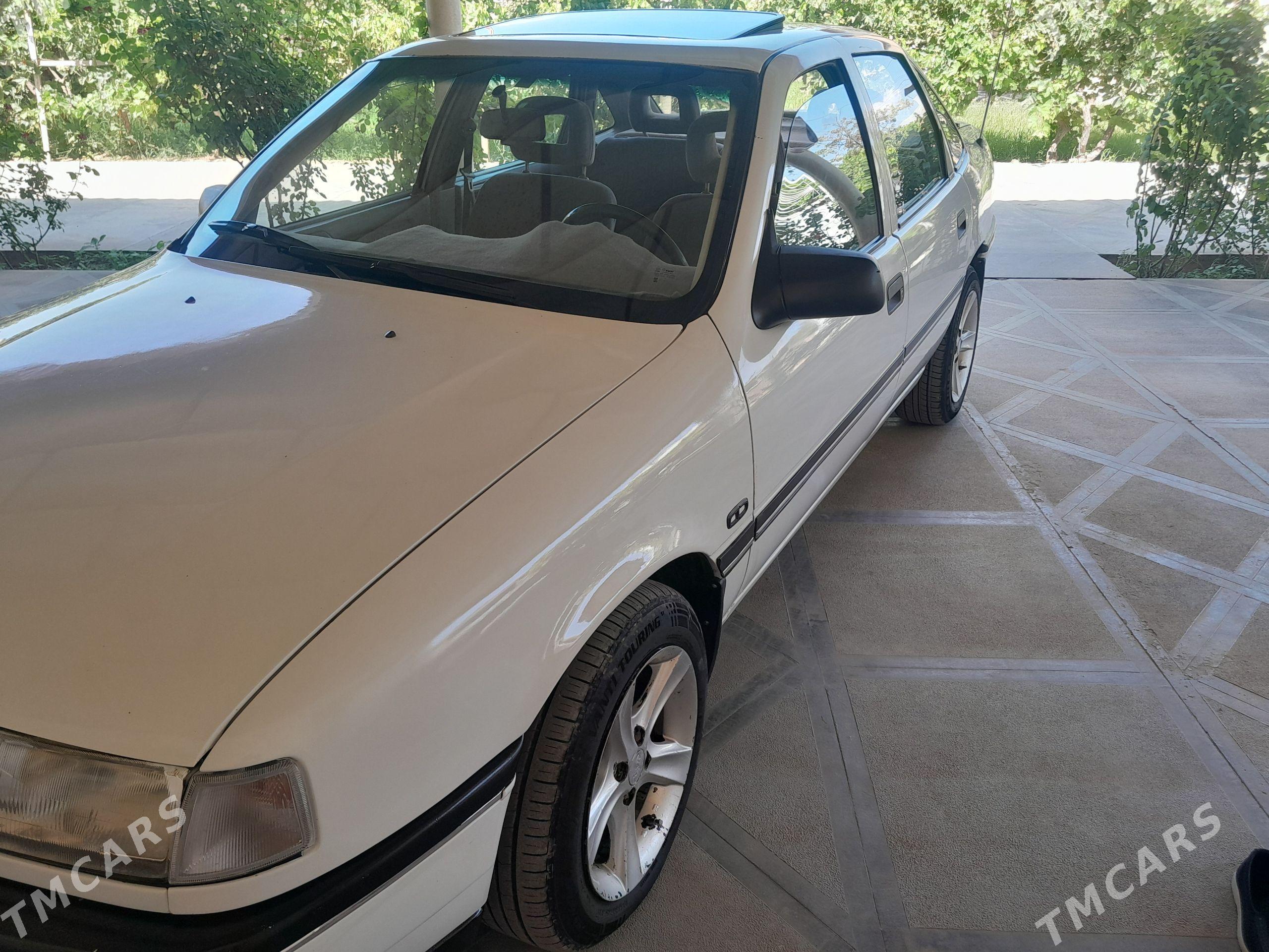 Opel Vectra 1990 - 46 000 TMT - Мары - img 1