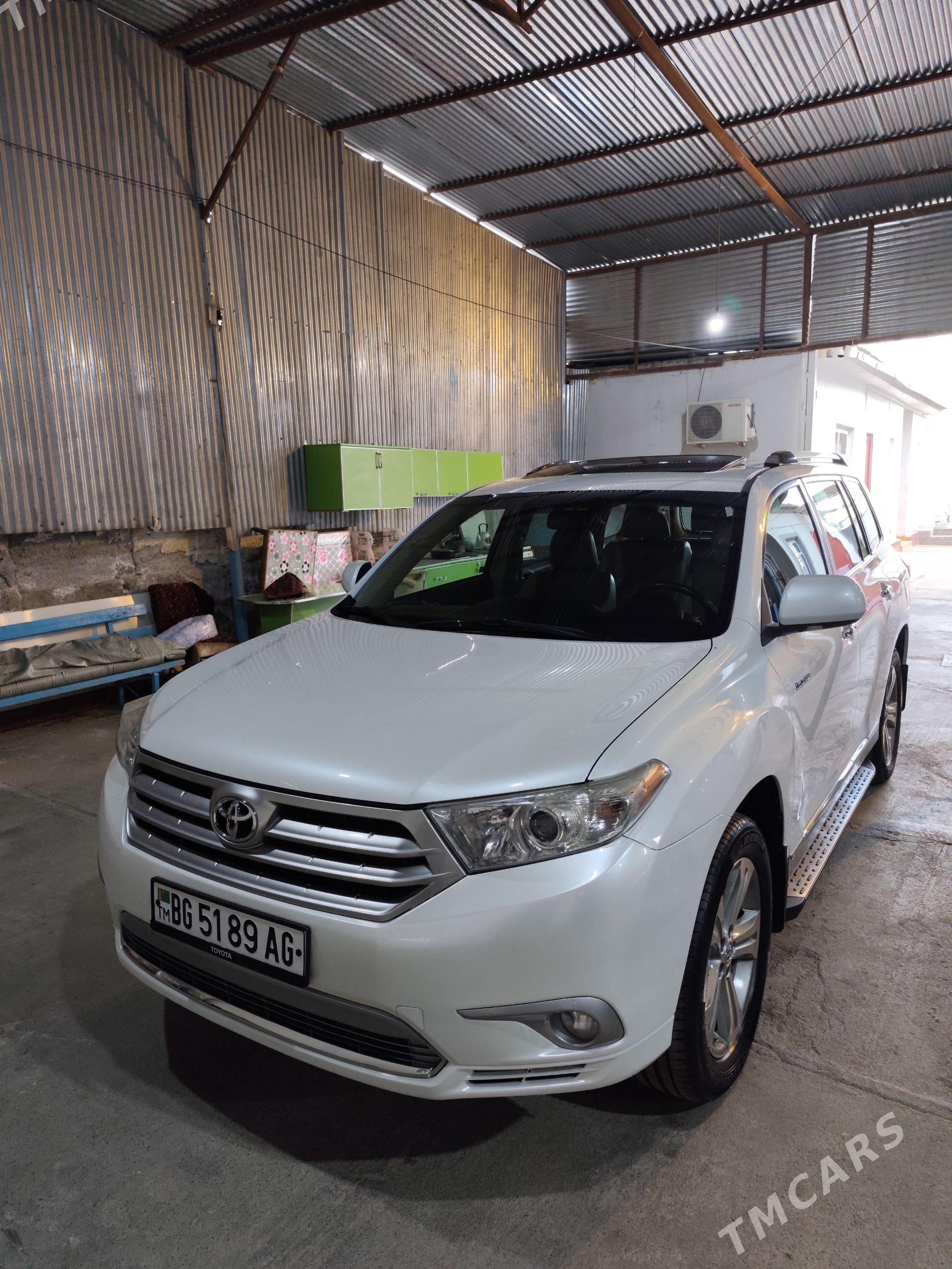 Toyota Highlander 2013 - 455 000 TMT - Бедев - img 1