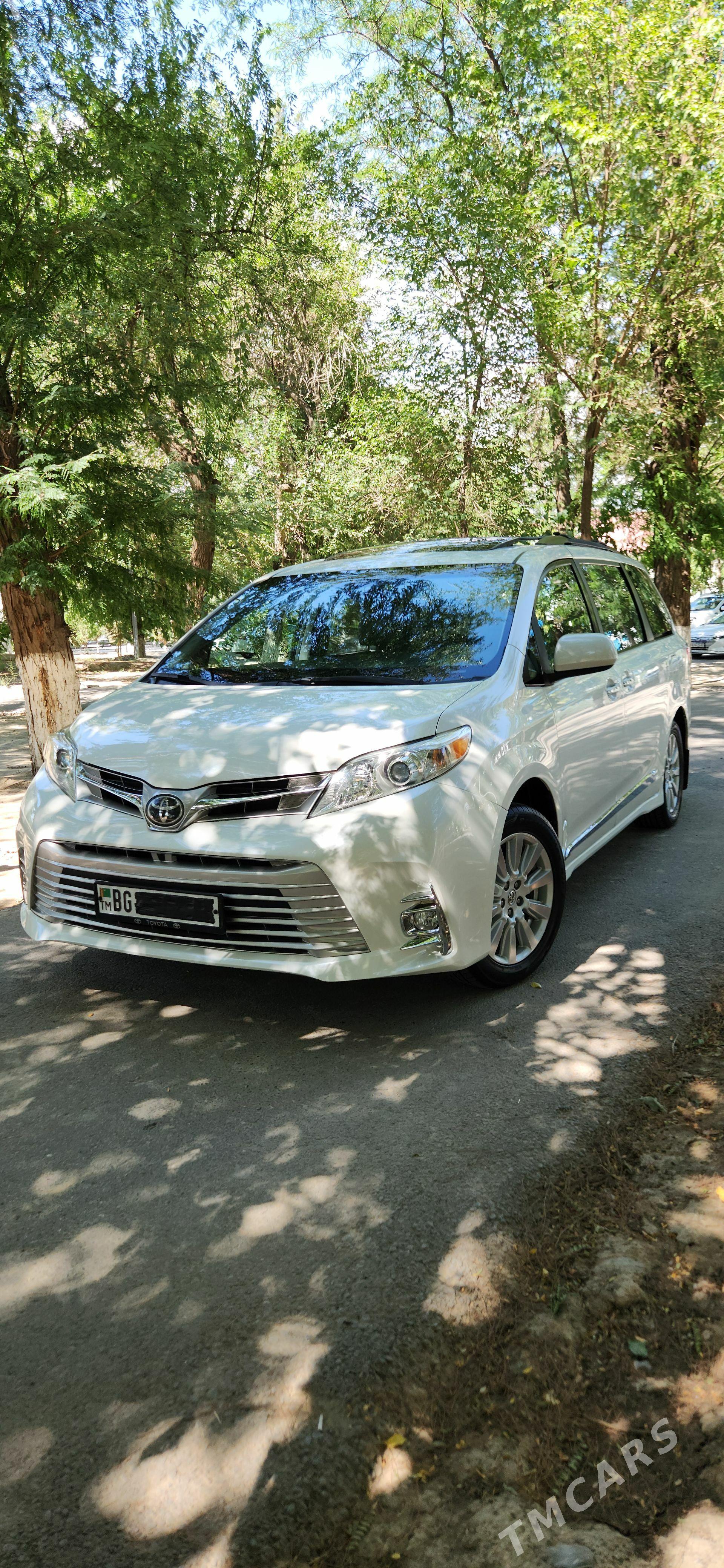 Toyota Sienna 2018 - 530 000 TMT - Ашхабад - img 1