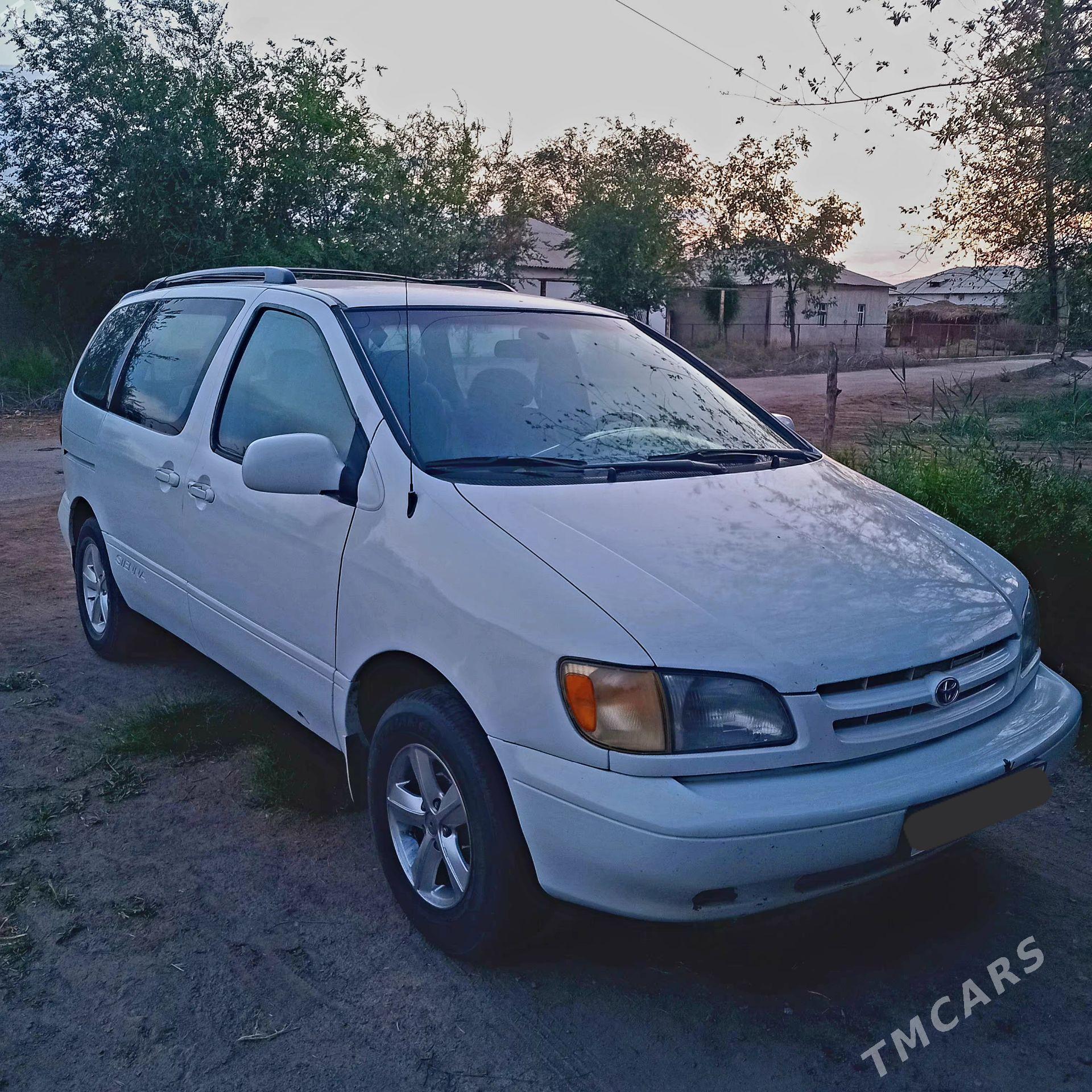 Toyota Sienna 2000 - 190 000 TMT - Болдумсаз - img 1