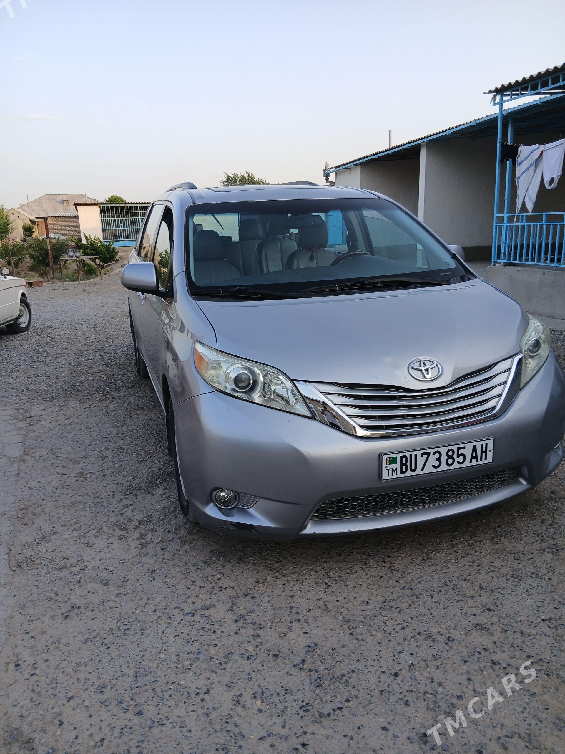 Toyota Sienna 2010 - 350 000 TMT - Кака - img 1