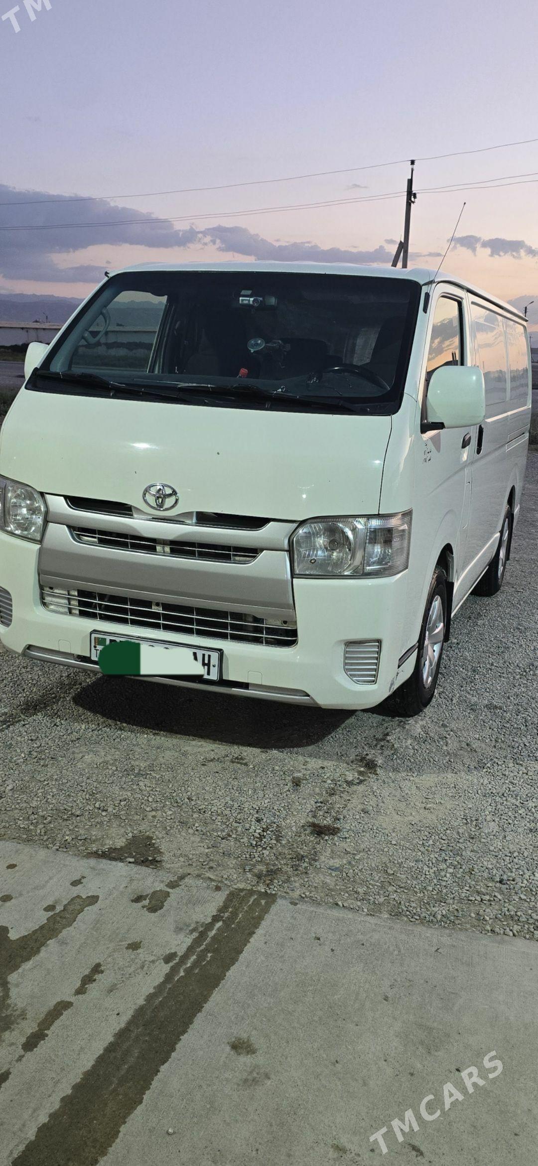 Toyota Hiace 2017 - 350 000 TMT - Кака - img 1
