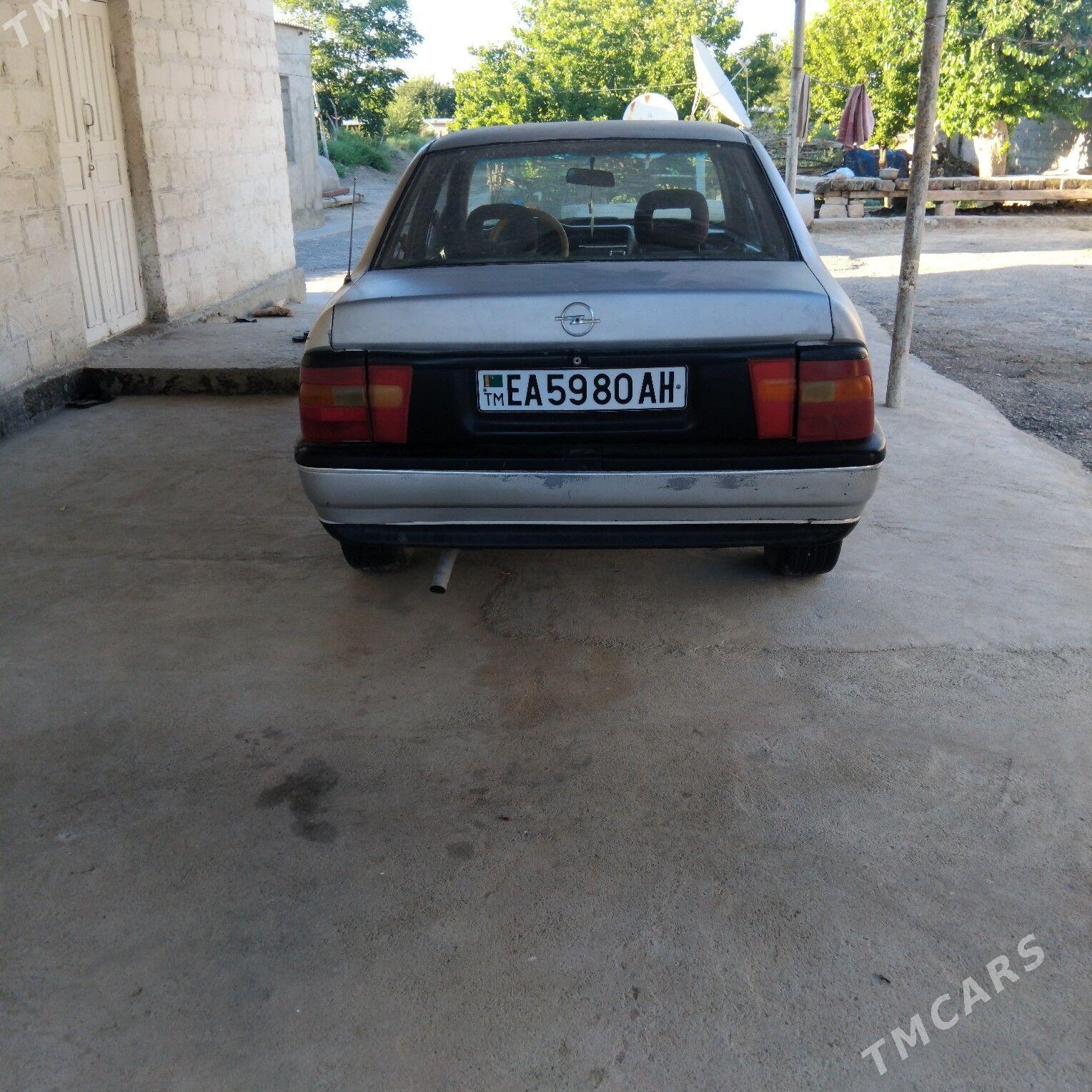 Opel Vectra 1990 - 28 000 TMT - Бахарден - img 1