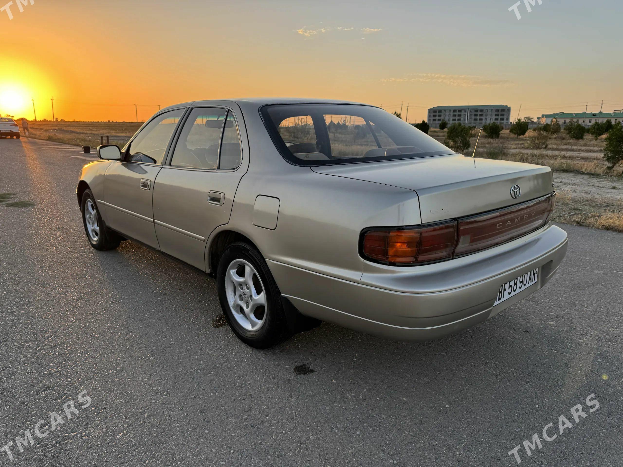 Toyota Camry 1993 - 110 000 TMT - Büzmeýin - img 1