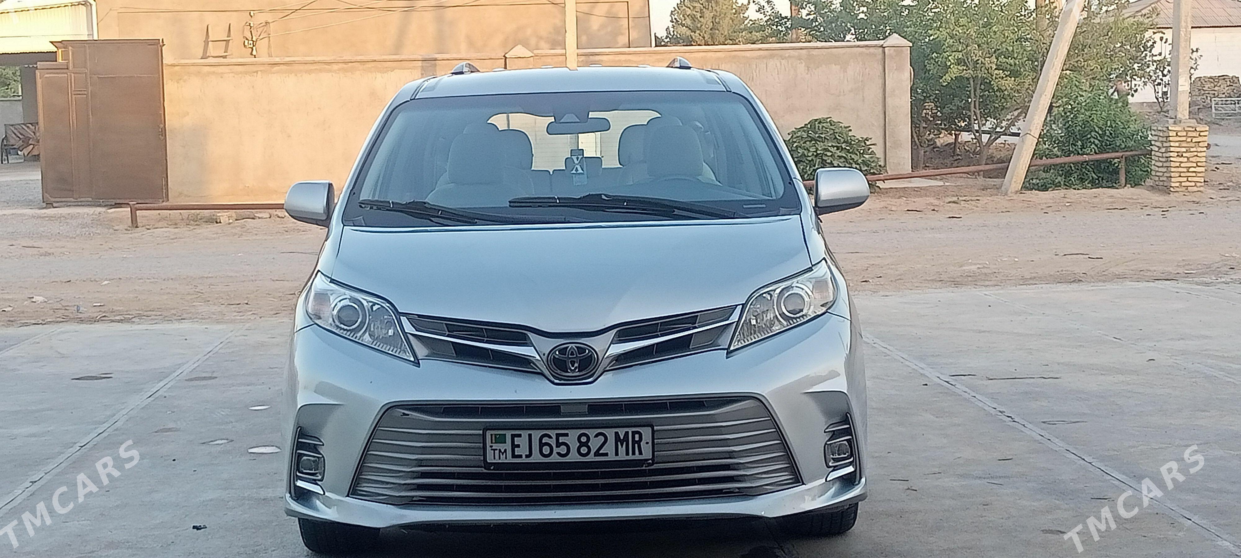 Toyota Sienna 2019 - 390 000 TMT - Байрамали - img 1