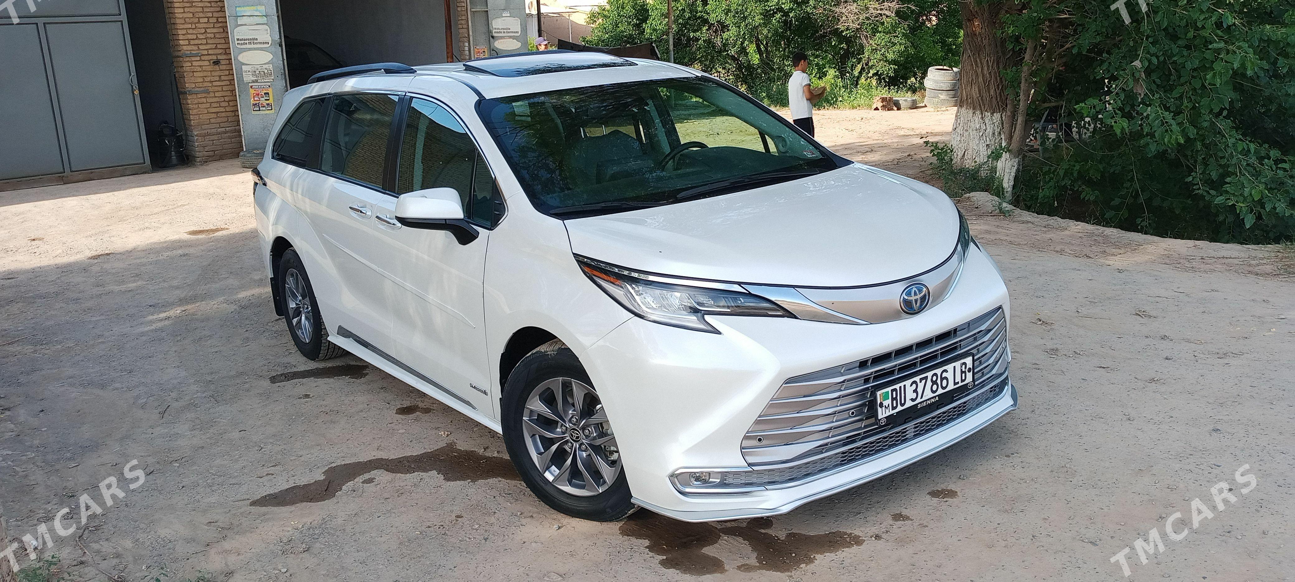 Toyota Sienna 2022 - 600 000 TMT - Халач - img 1