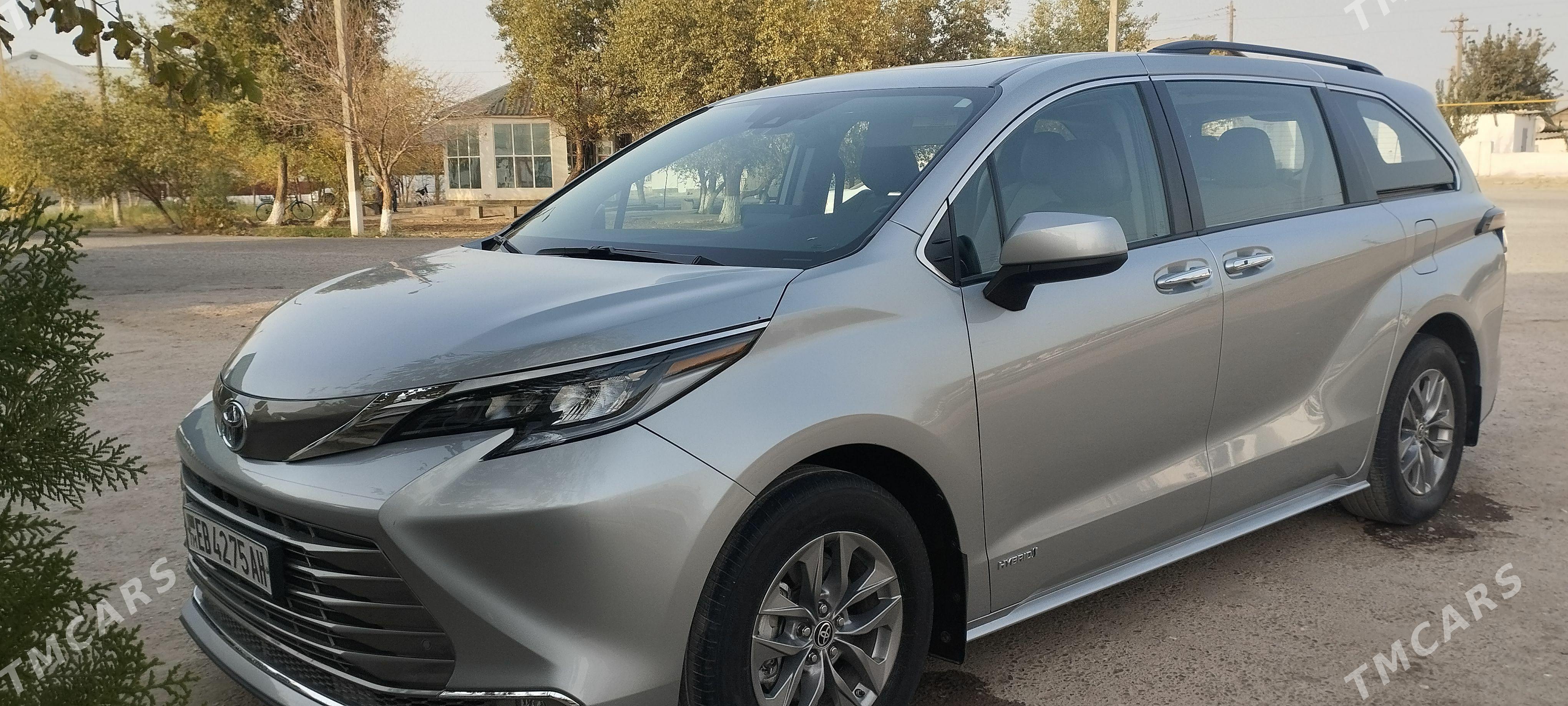Toyota Sienna 2021 - 510 000 TMT - Теджен - img 1