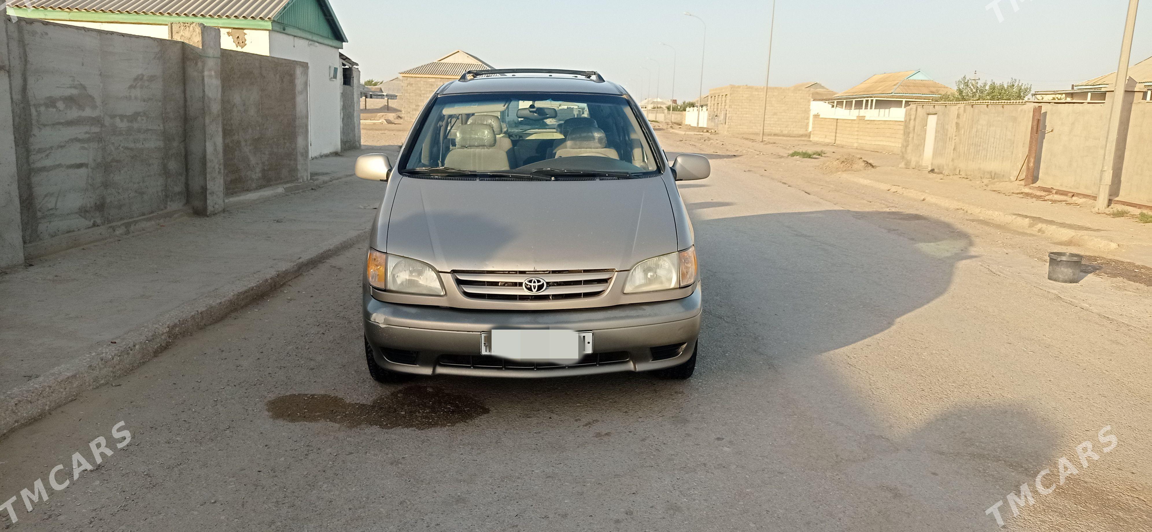 Toyota Sienna 2002 - 190 000 TMT - Эсенгулы - img 1