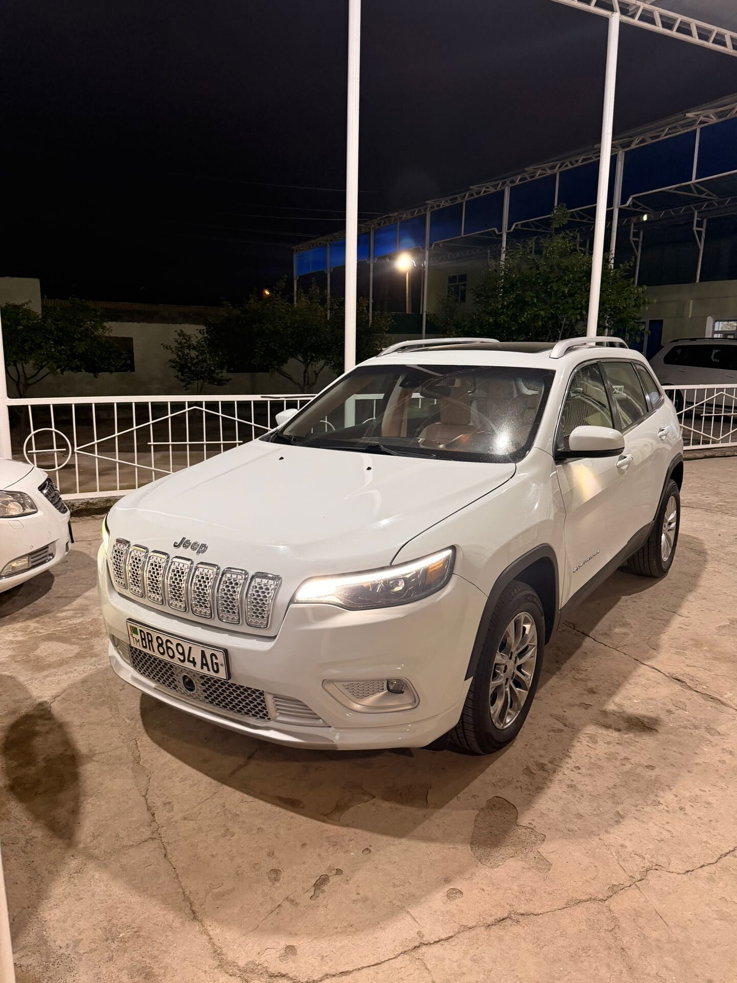 Jeep Cherokee 2022 - 330 000 TMT - Aşgabat - img 1