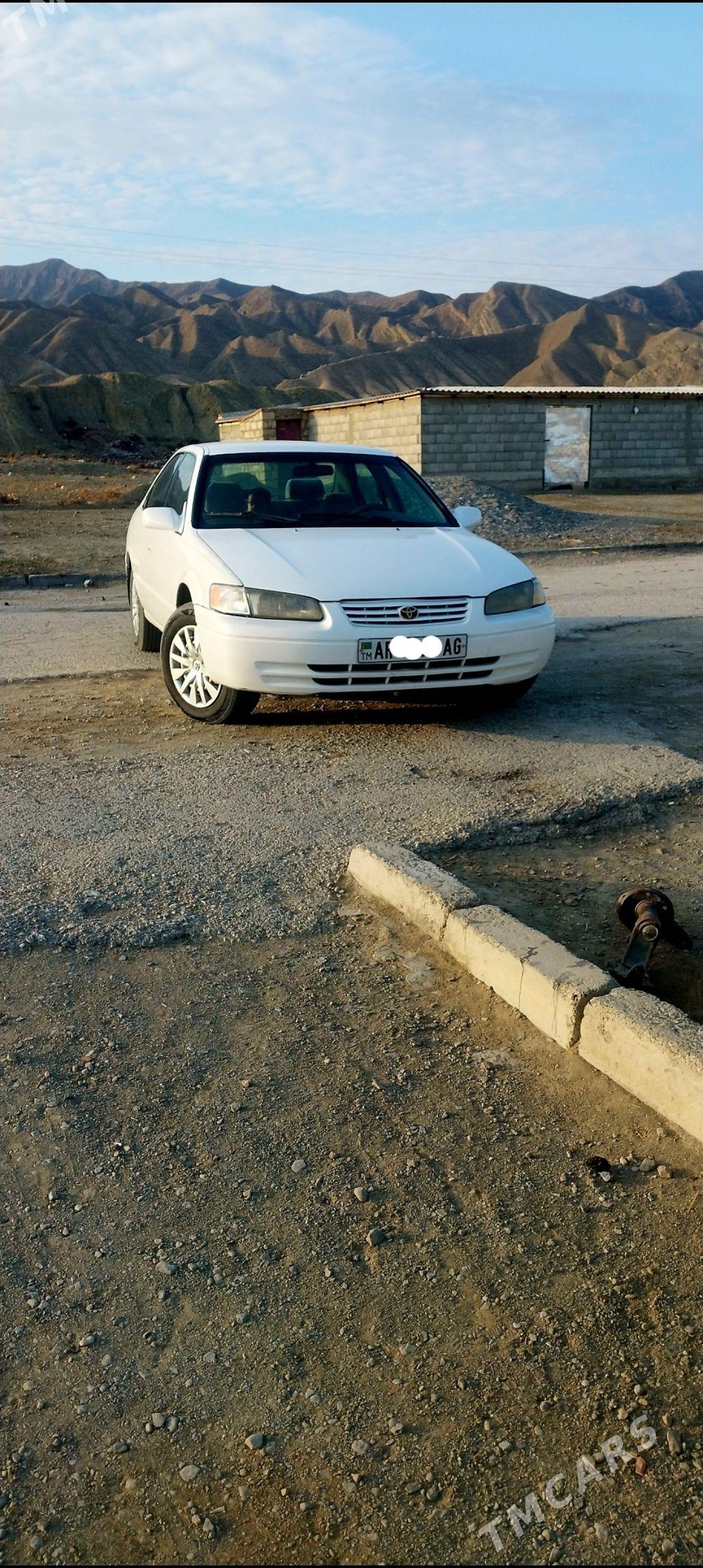Toyota Camry 1998 - 135 000 TMT - Берекет - img 1