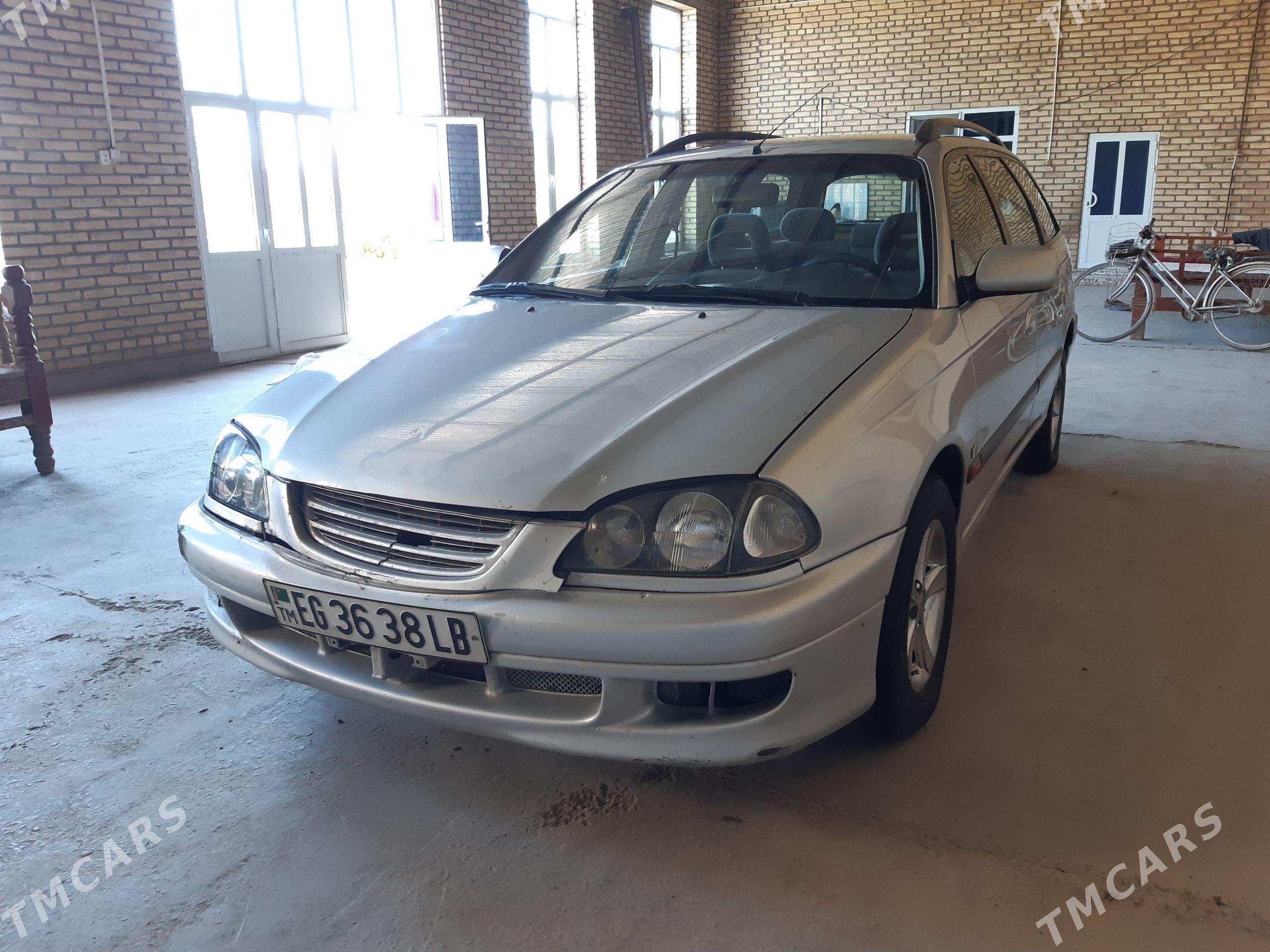 Toyota Avensis 2000 - 120 000 TMT - Чарджоу - img 1