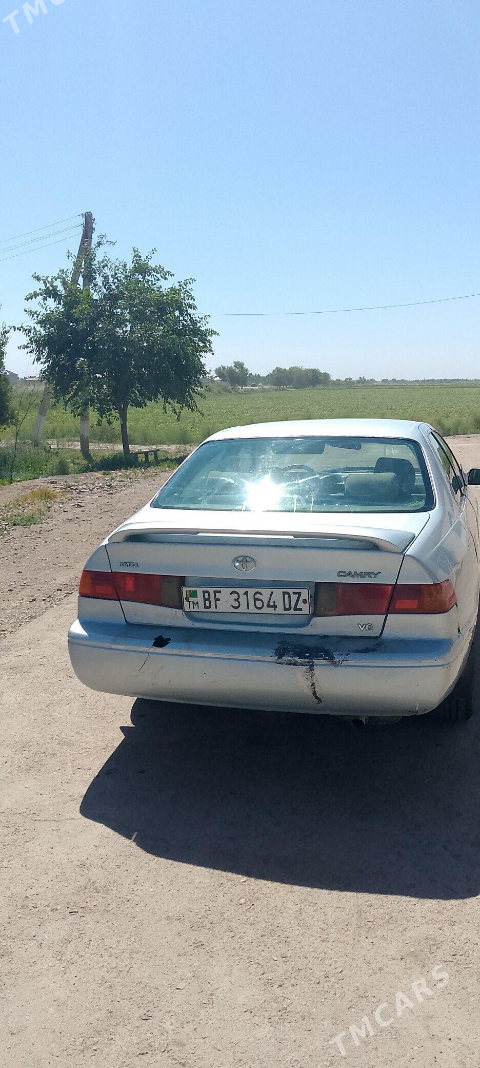 Toyota Camry 1998 - 120 000 TMT - Акдепе - img 1