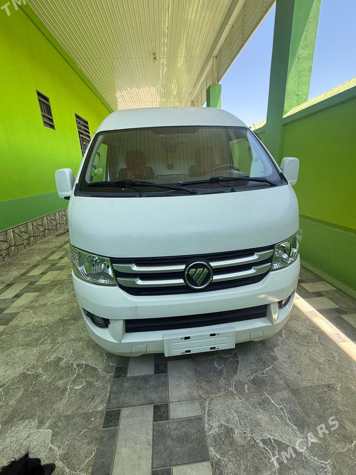 Toyota Hiace 2021 - 296 000 TMT - Мургап - img 1