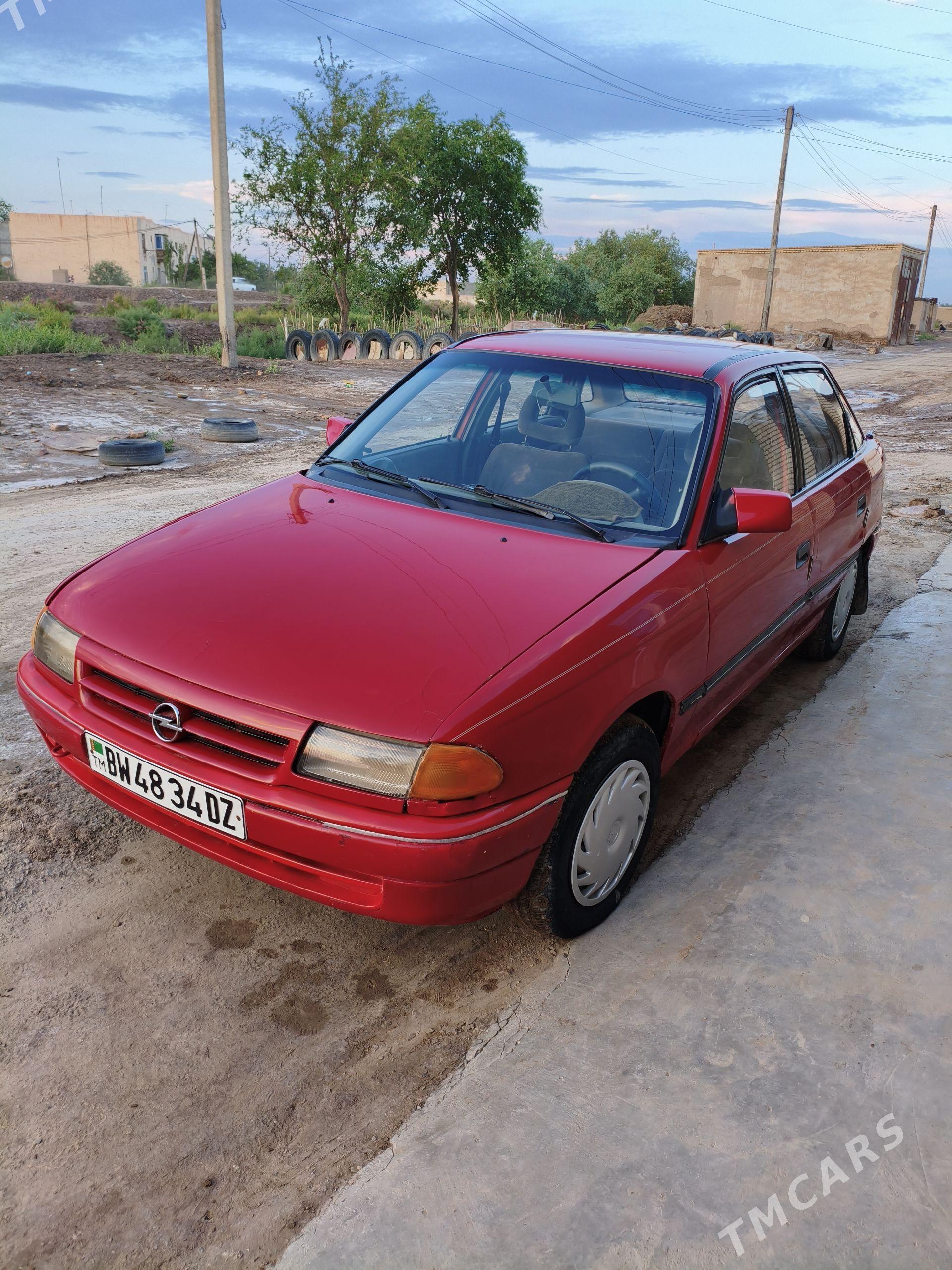 Opel Astra 1993 - 30 000 TMT - Гурбансолтан Едже - img 1