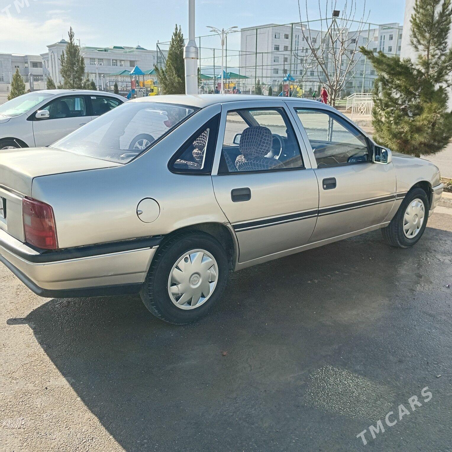 Opel Vectra 1989 - 35 000 TMT - Бахарден - img 1
