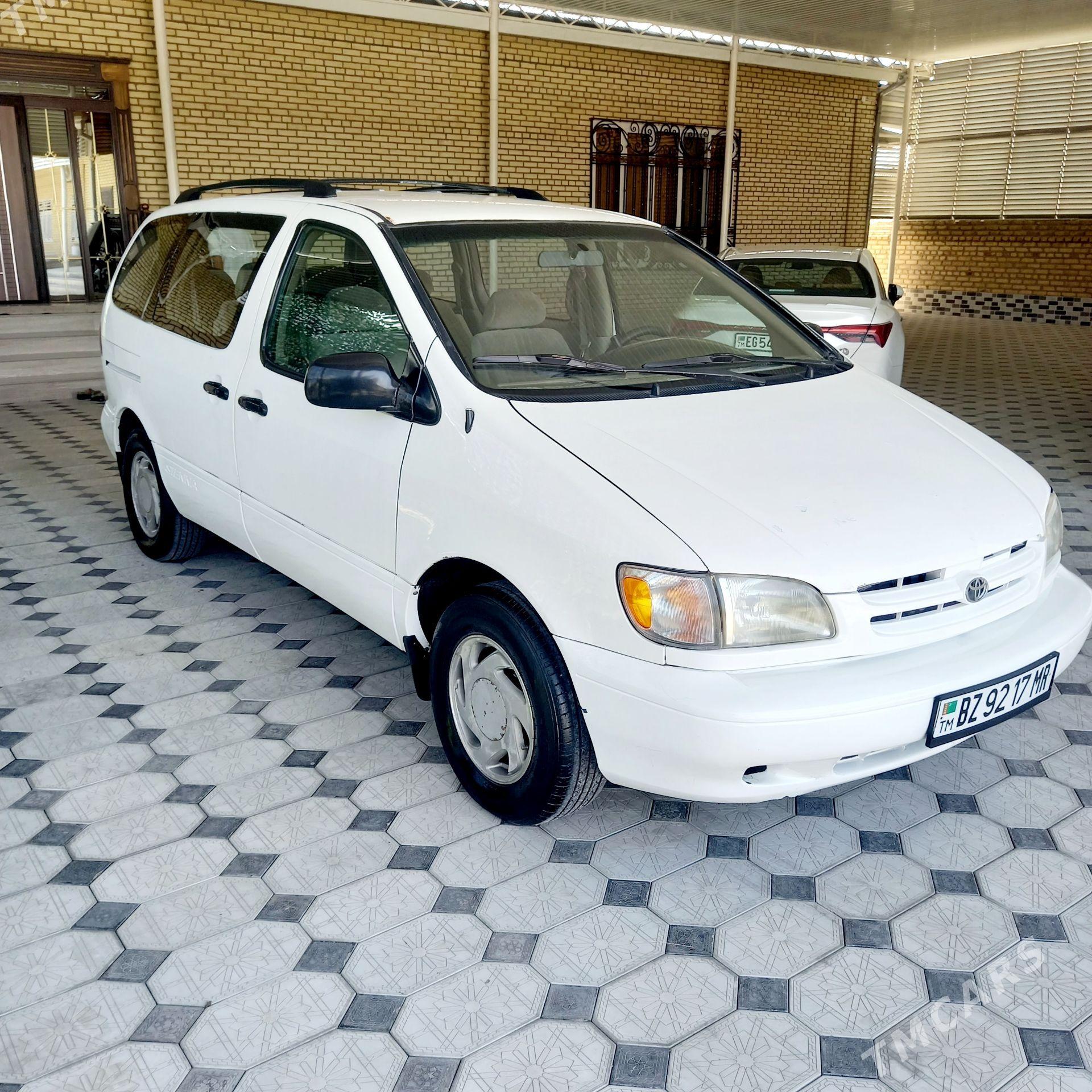Toyota Sienna 2000 - 177 000 TMT - Мары - img 1