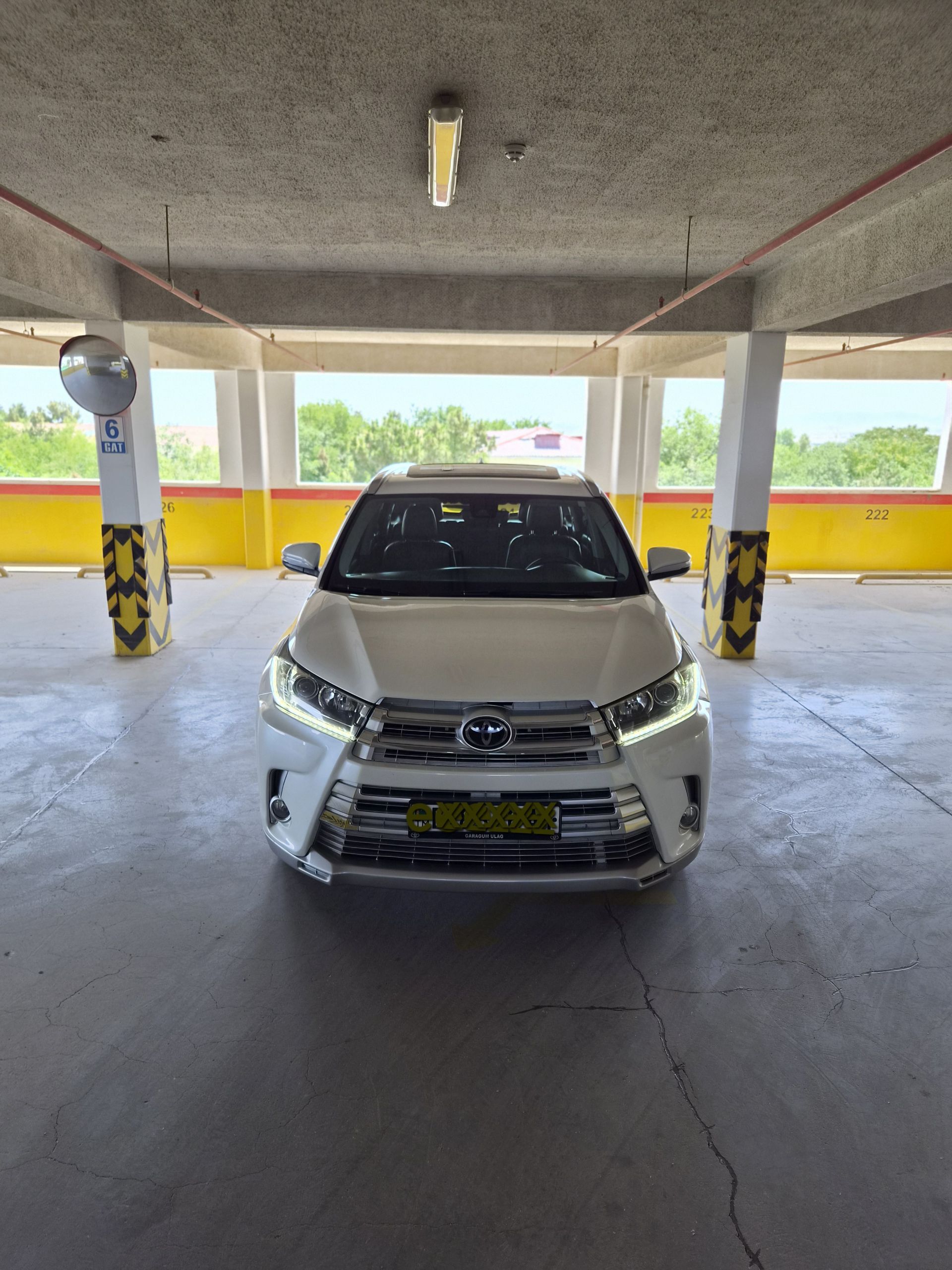 Toyota Highlander 2017 - 550 000 TMT - Büzmeýin - img 1