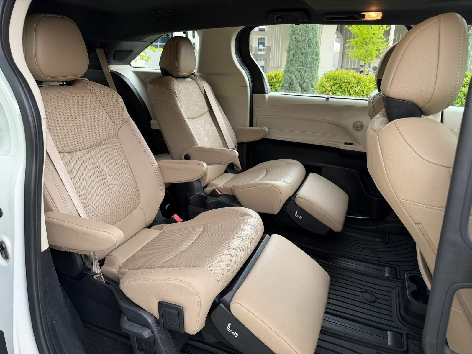 Toyota Sienna 2021 - 645 000 TMT - Aşgabat - img 1