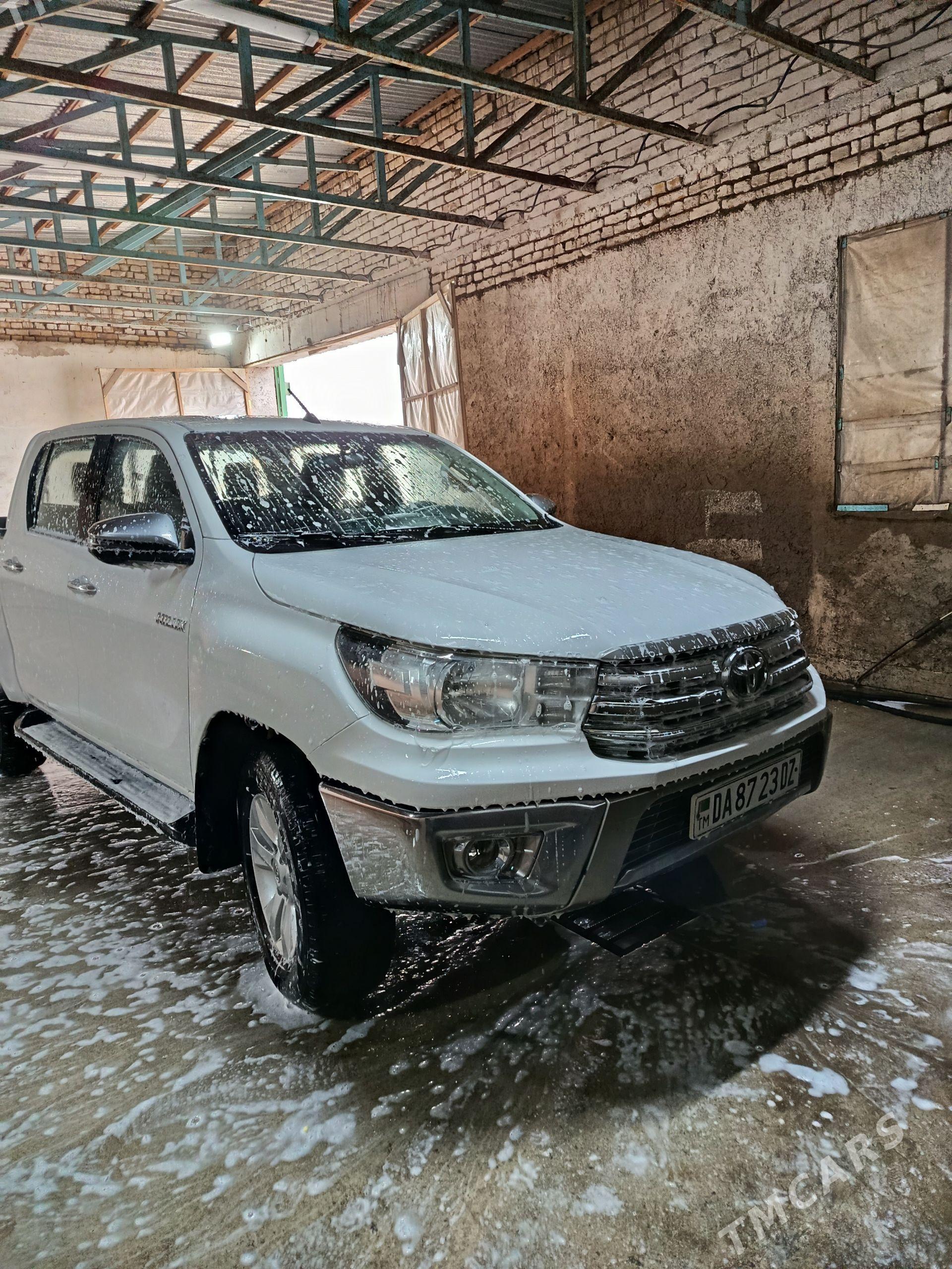 Toyota Hilux 2020 - 500 000 TMT - Акдепе - img 1