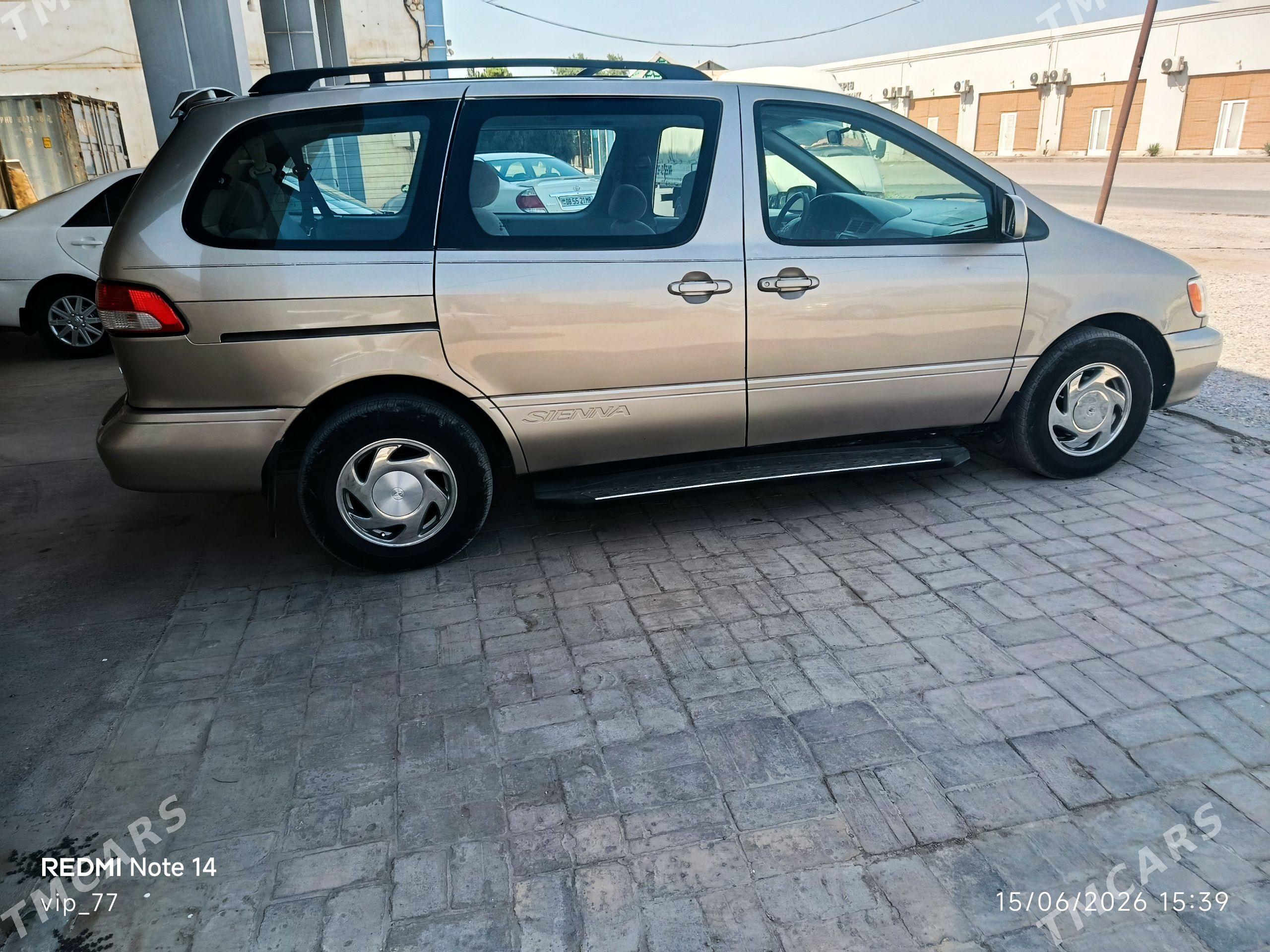 Toyota Sienna 2002 - 190 000 TMT - Мары - img 1
