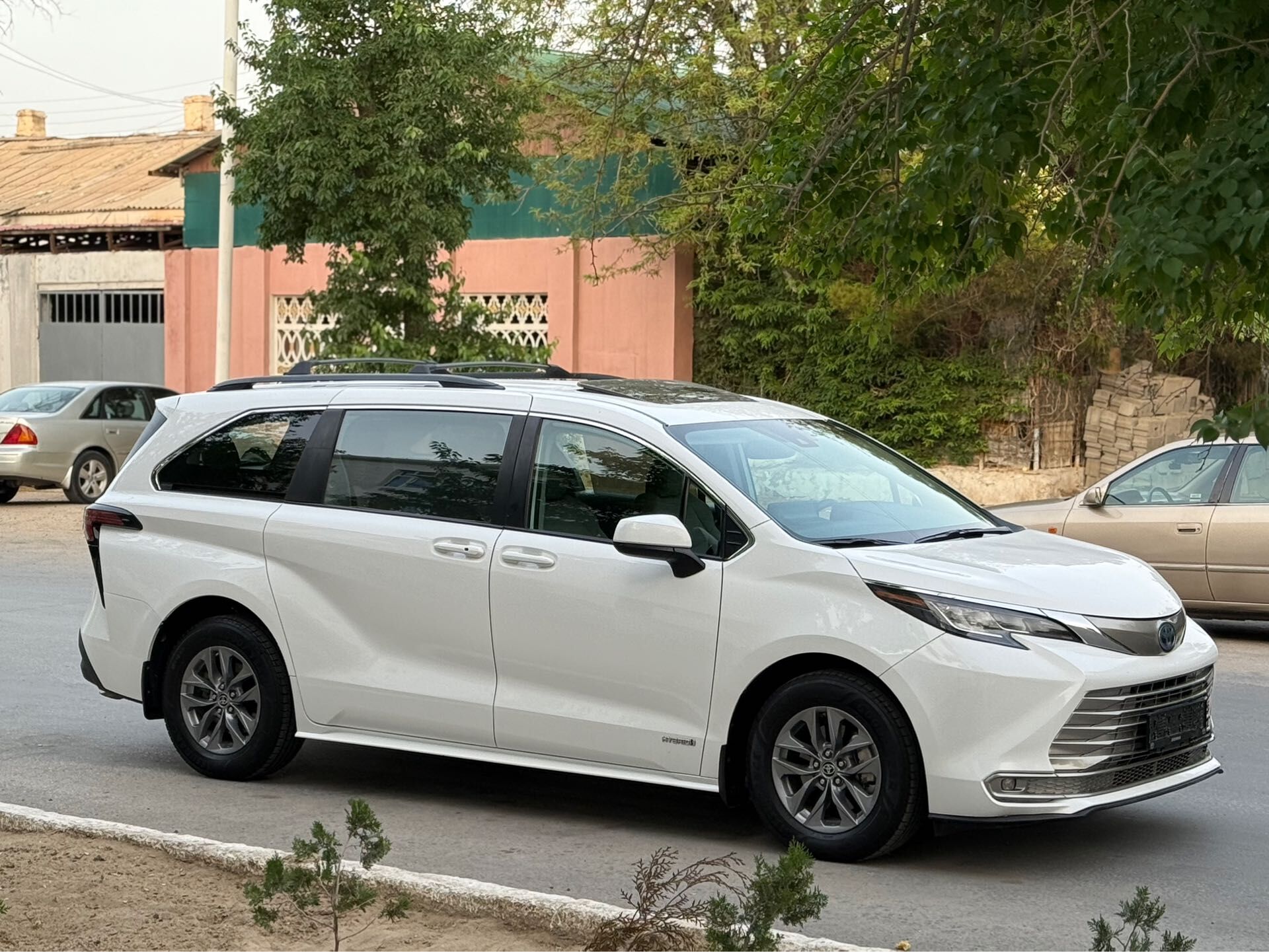 Toyota Sienna 2021 - 500 000 TMT - Балканабат - img 1